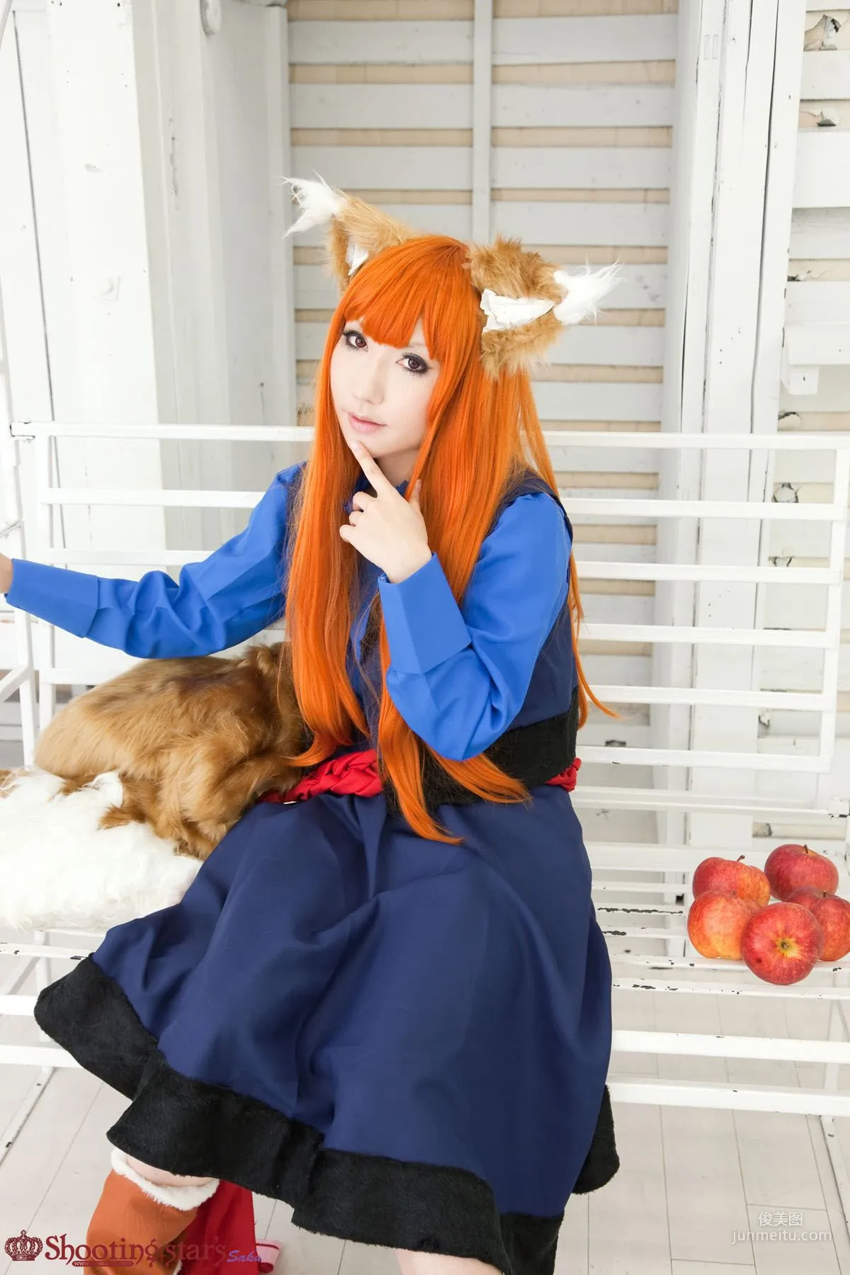 绫香サク (サク綾香 Saku Ayaka) 《狼與香辛料》赫蘿 寫真集 22