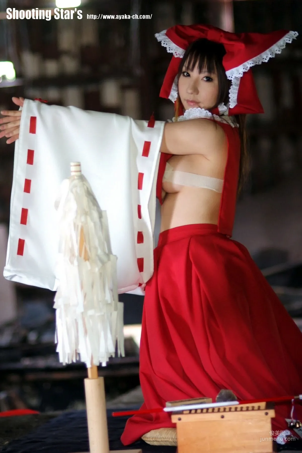 绫香 (Saku サク) 《東方Project》博麗霊夢 Reimu Hakurei 写真集12