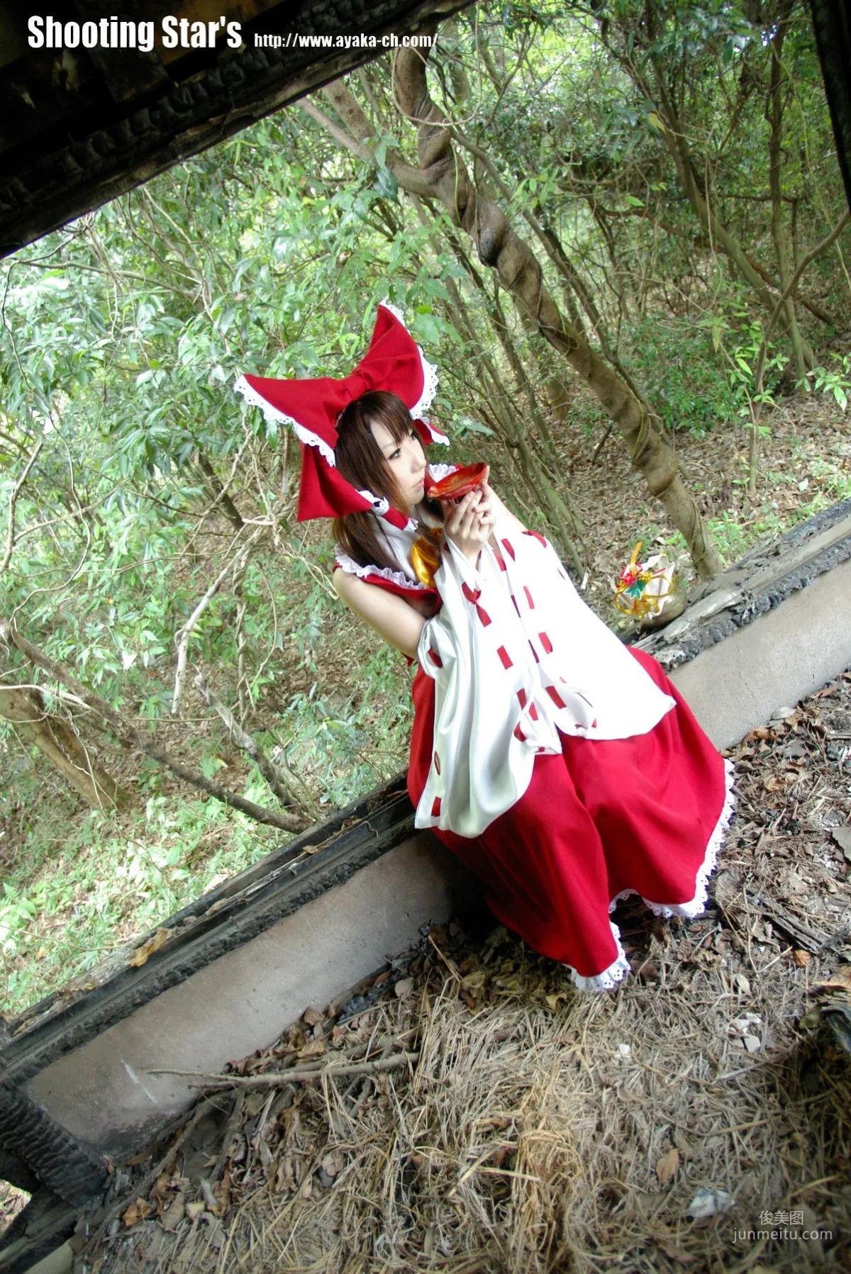 绫香 (Saku サク) 《東方Project》博麗霊夢 Reimu Hakurei 寫真集 41