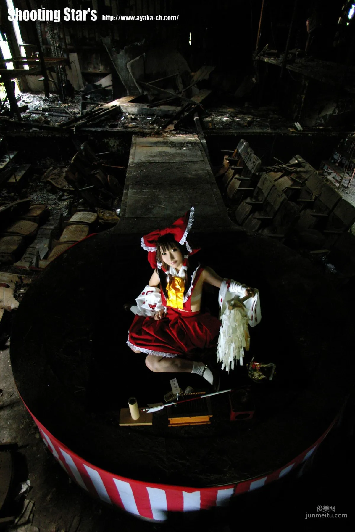 绫香 (Saku サク) 《東方Project》博麗霊夢 Reimu Hakurei 寫真集 15