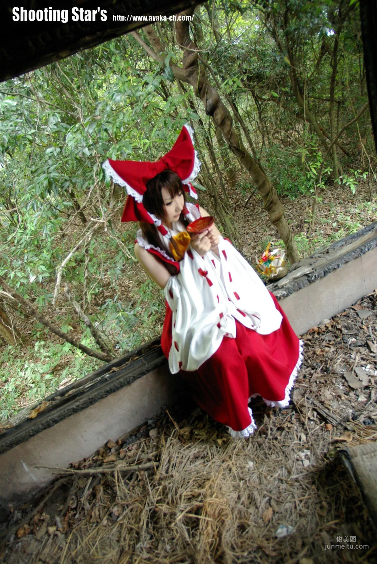 绫香 (Saku サク) 《東方Project》博麗霊夢 Reimu Hakurei 寫真集 42