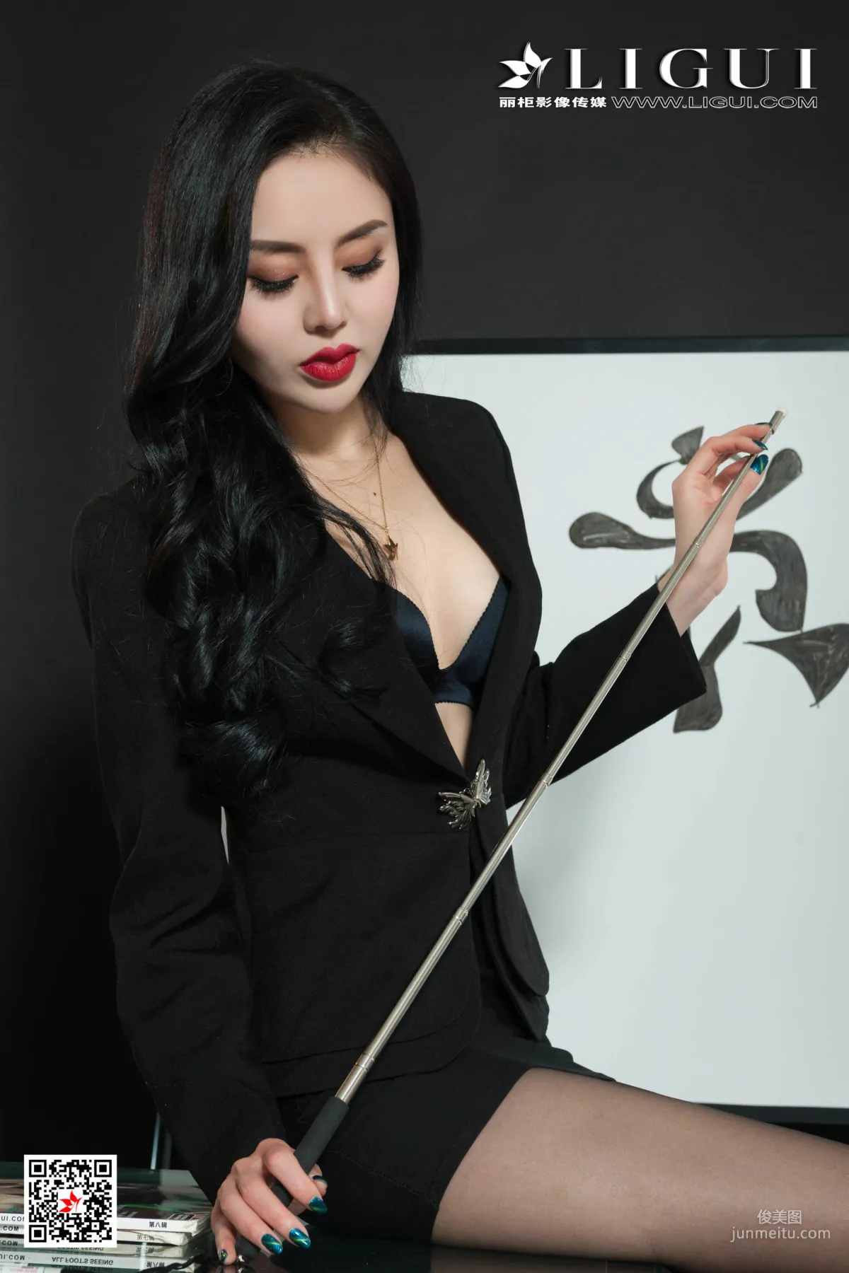腿模涼兒《黑絲OL姐姐》 [麗櫃Ligui] 網絡麗人 寫真集 43