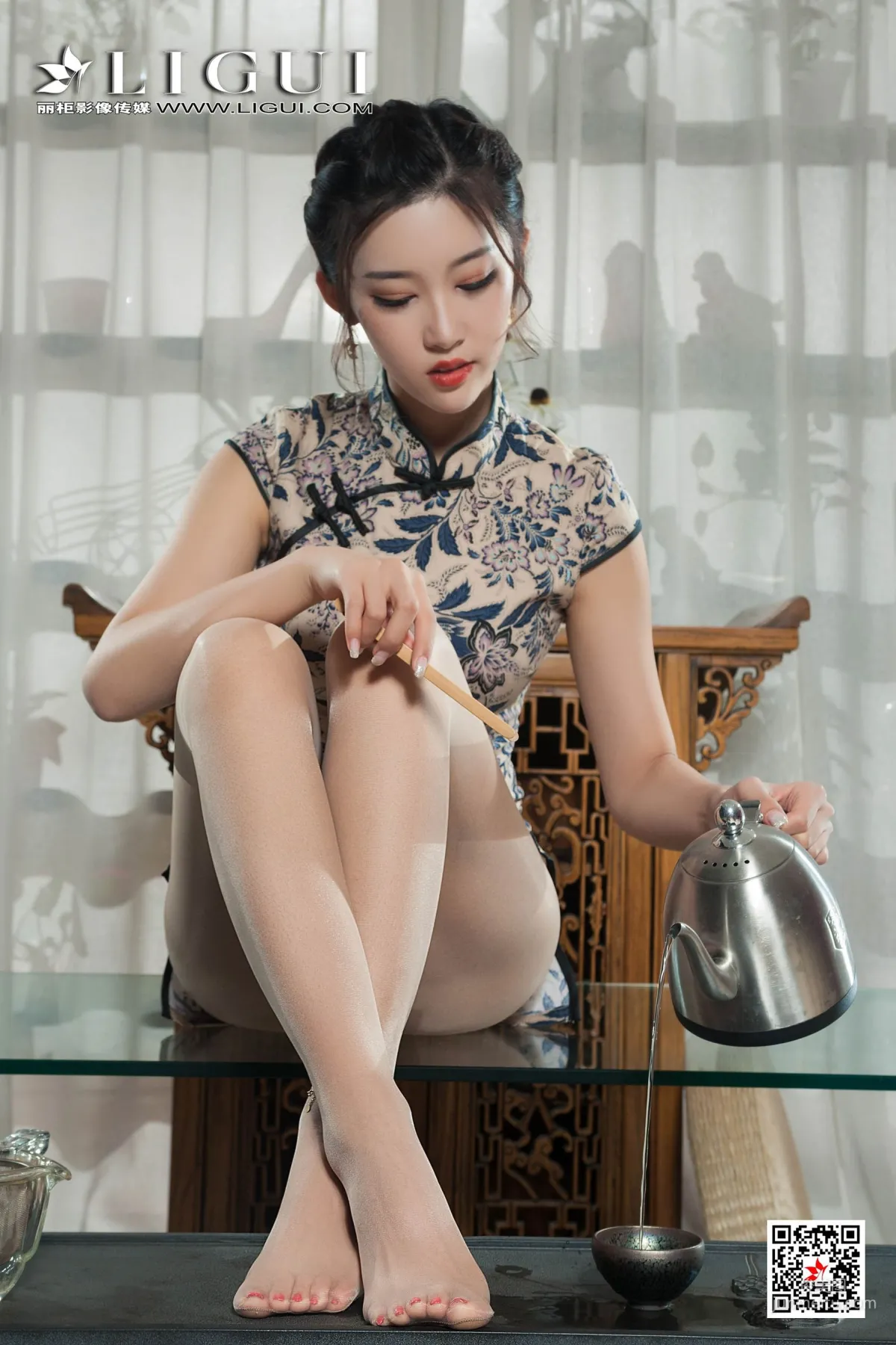 腿模筱筱《旗袍茶足》 [麗櫃Ligui] 網絡麗人 35