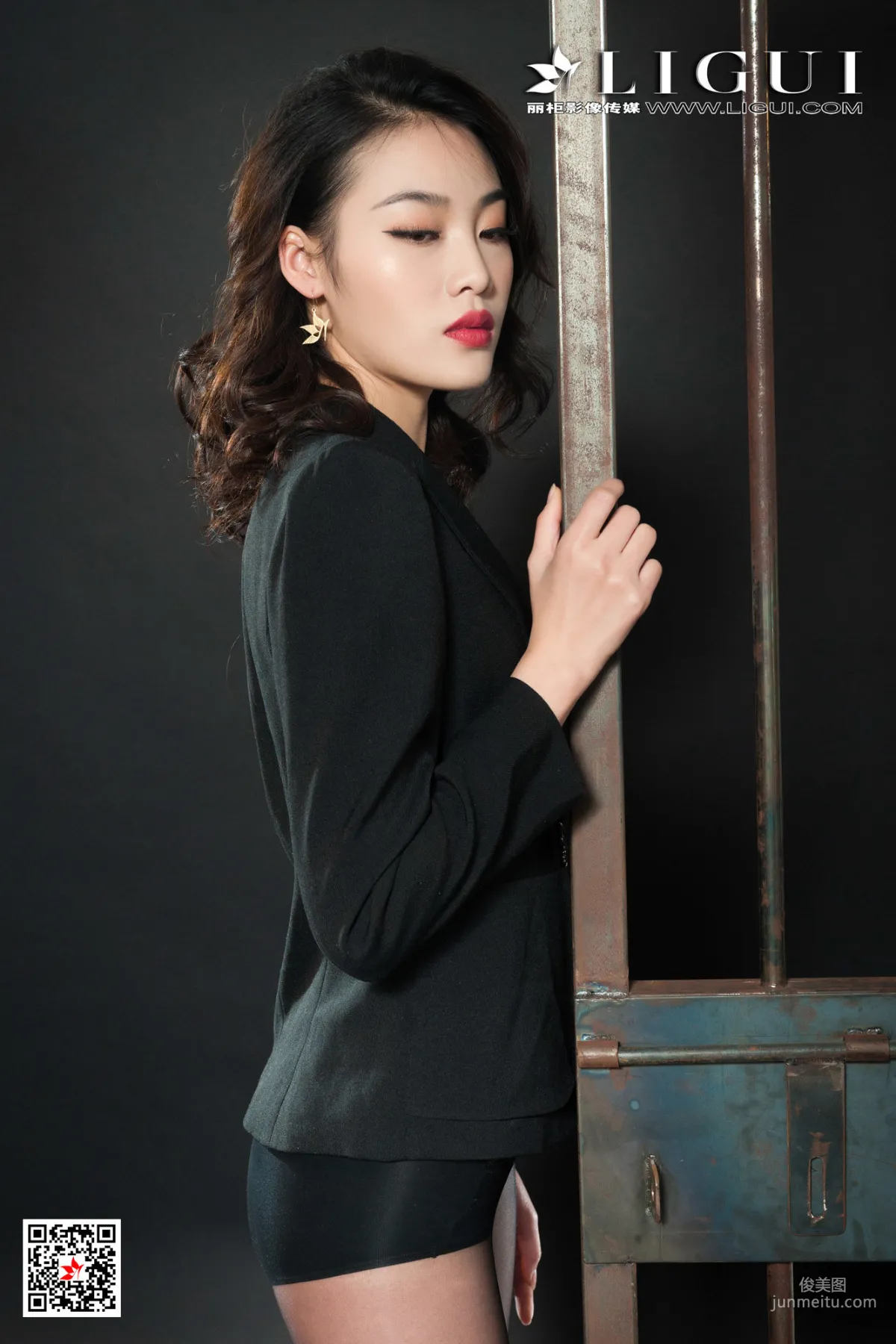 腿模Xilly《监狱黑丝女王》 [丽柜Ligui] 写真集9