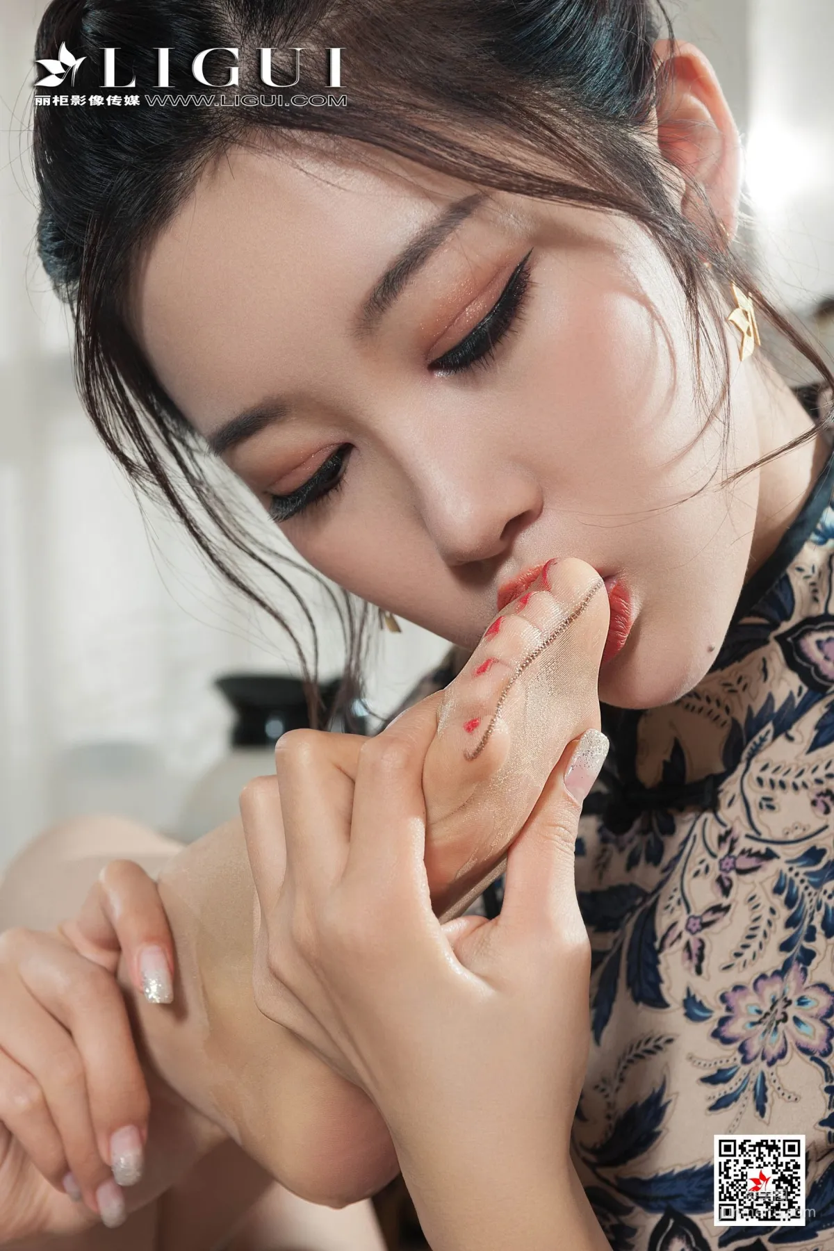 腿模筱筱《旗袍茶足》 [麗櫃Ligui] 網絡麗人 12