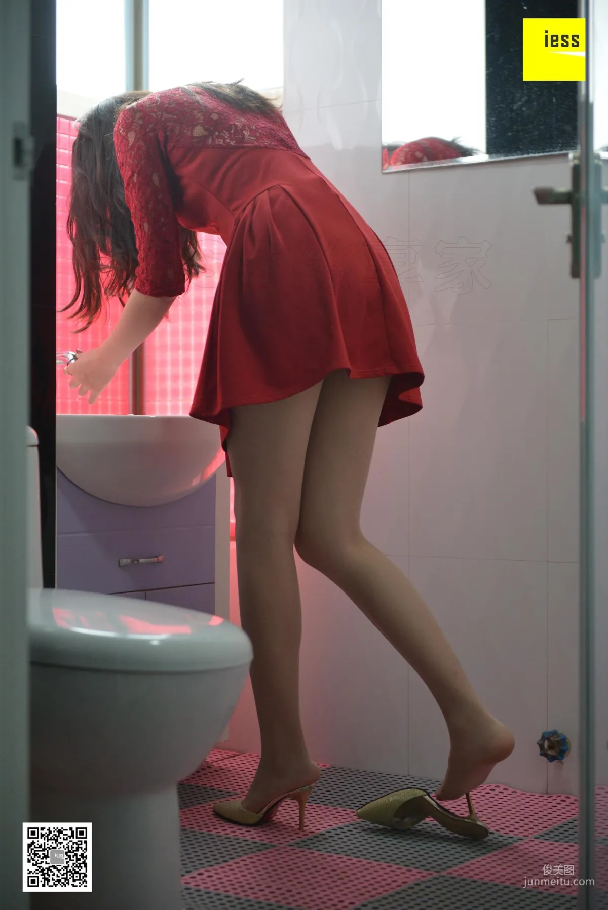 腿模七七 《七七紅色蕾絲裙》 [異思趣向IESS] 絲襪美腿寫真集 17