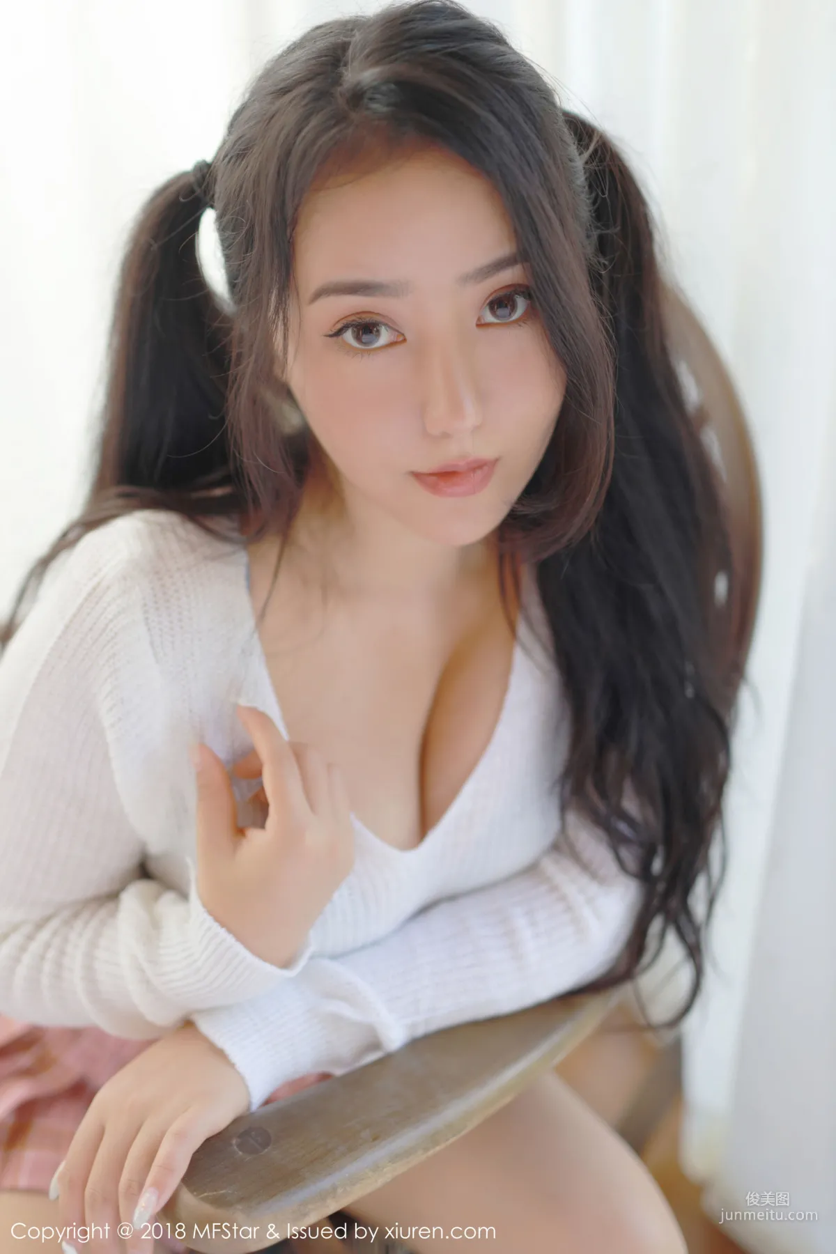 Manuela瑪魯娜《眼睛OL+無可比拟美臀誘惑》 [模範學院MFStar] Vol.168 寫真集 35