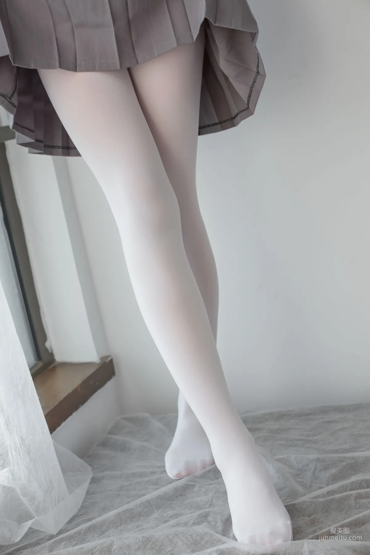 玩手机的白丝少女 [森萝财团] [BETA-029] 写真集86