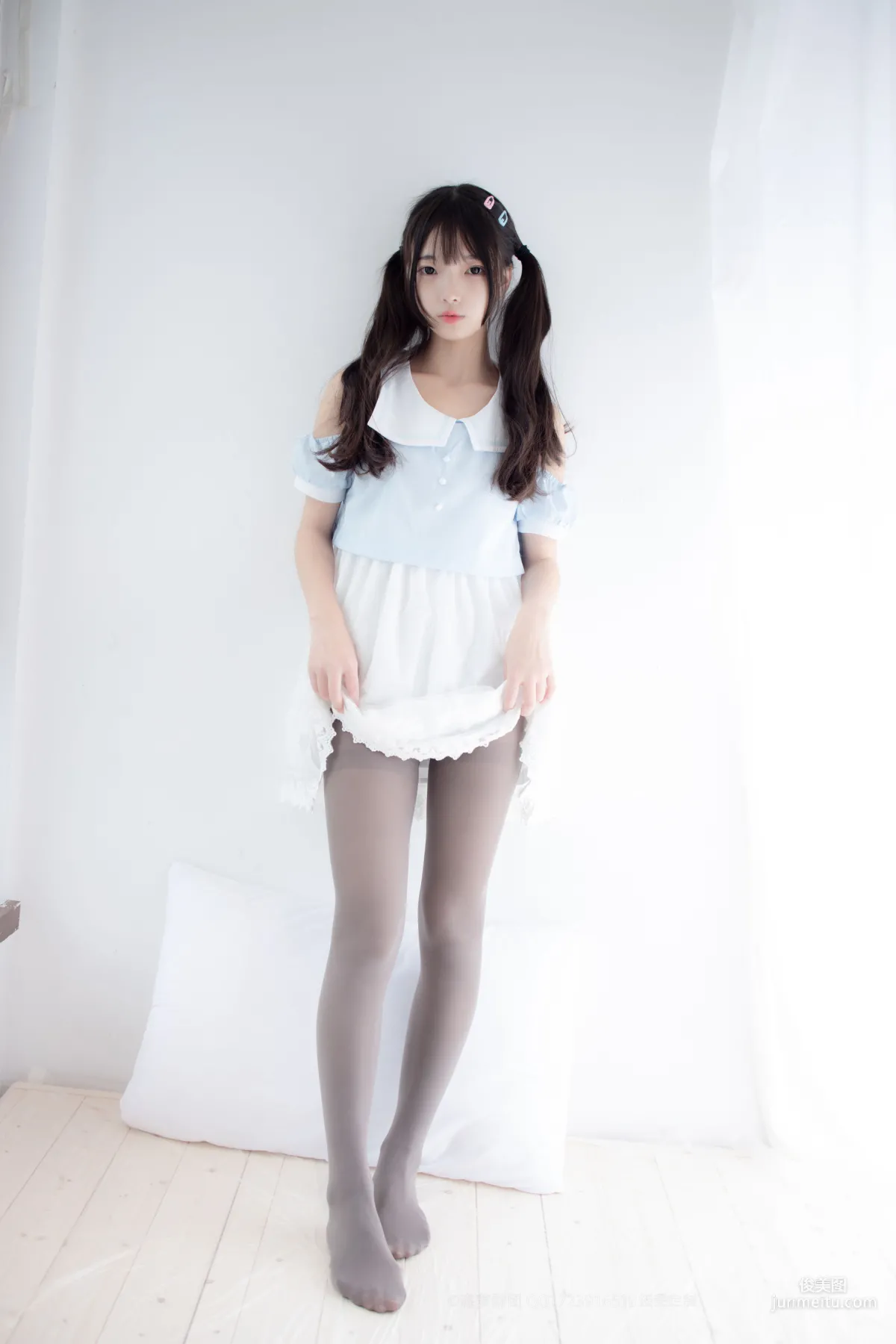 80D灰丝踩物 [森萝财团] [X-054] 写真集15