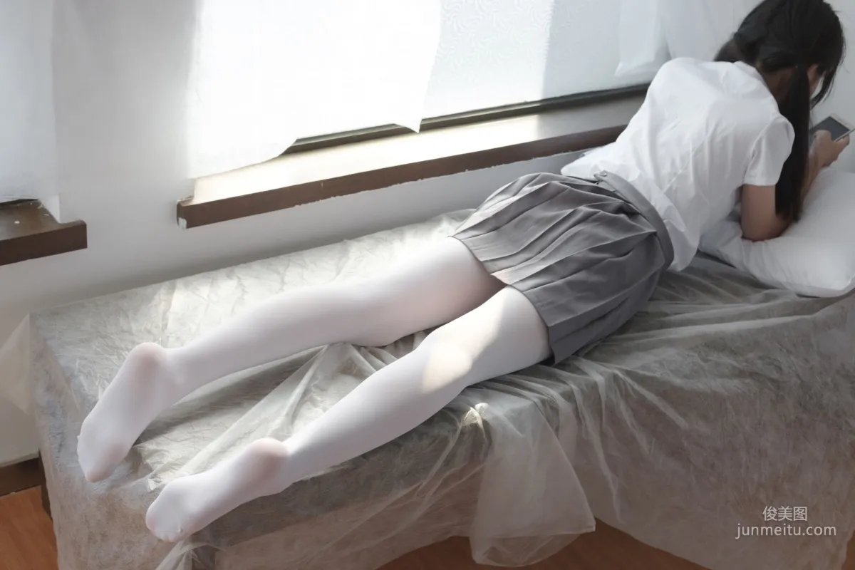 玩手机的白丝少女 [森萝财团] [BETA-029] 写真集70