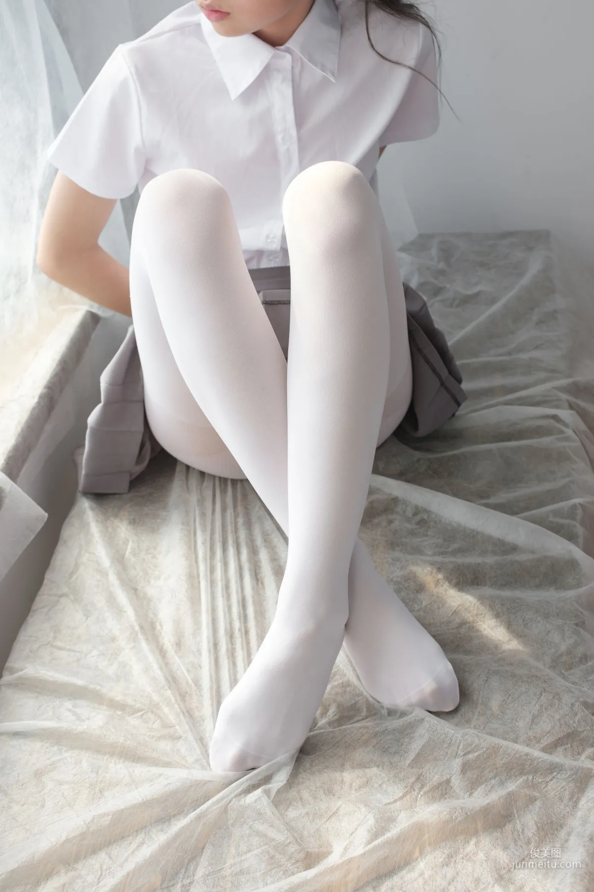 玩手机的白丝少女 [森萝财团] [BETA-029] 写真集30
