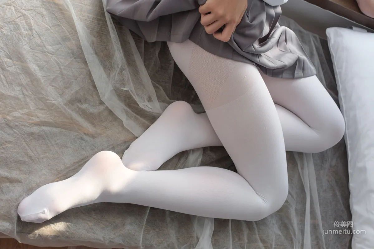 玩手机的白丝少女 [森萝财团] [BETA-029] 写真集79