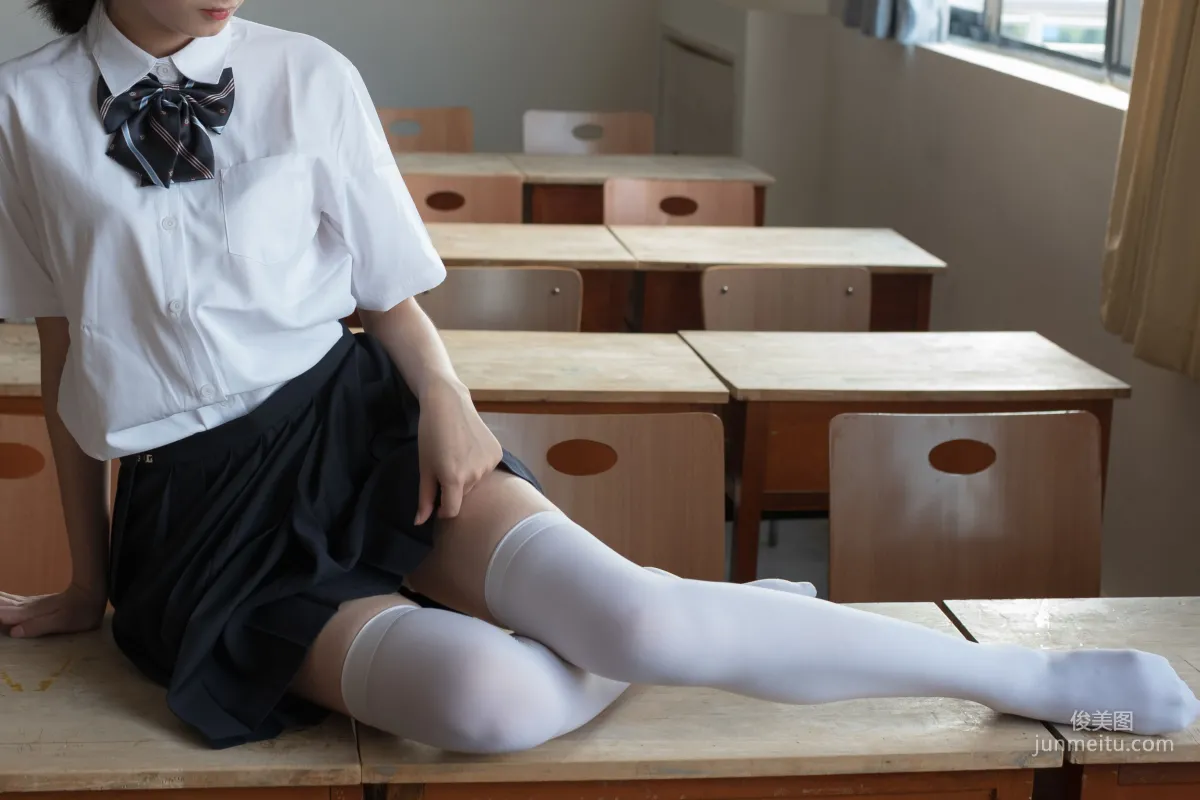 教室里的JK白丝少女 [森萝财团] [BETA-022] 写真集37