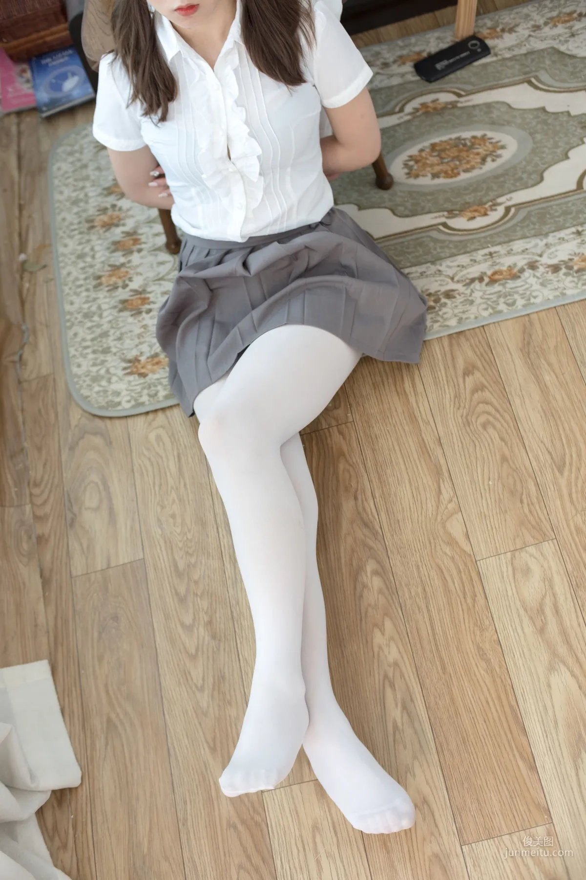 白丝美少女 [森萝财团] [BETA-020] 写真集44