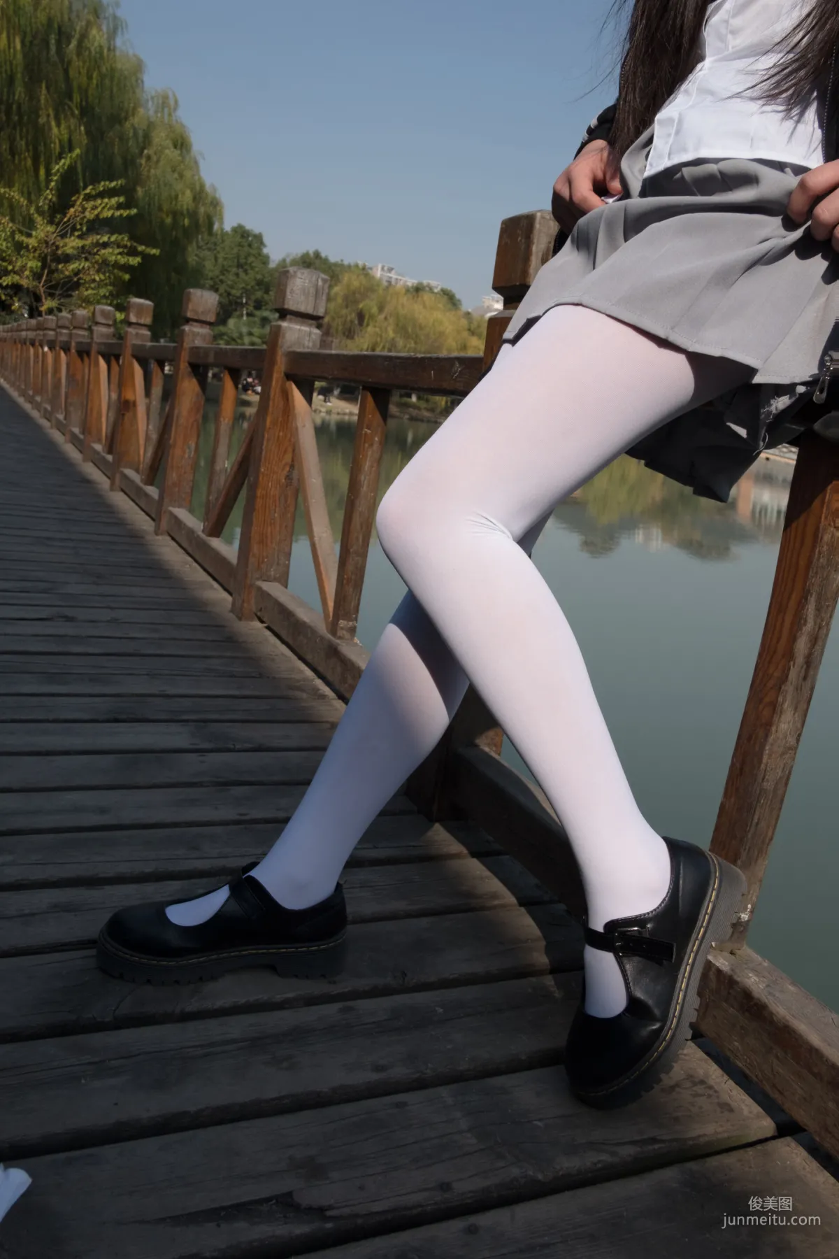 户外白丝萝莉丝足秀 [森萝财团] [BETA-012] 写真集35