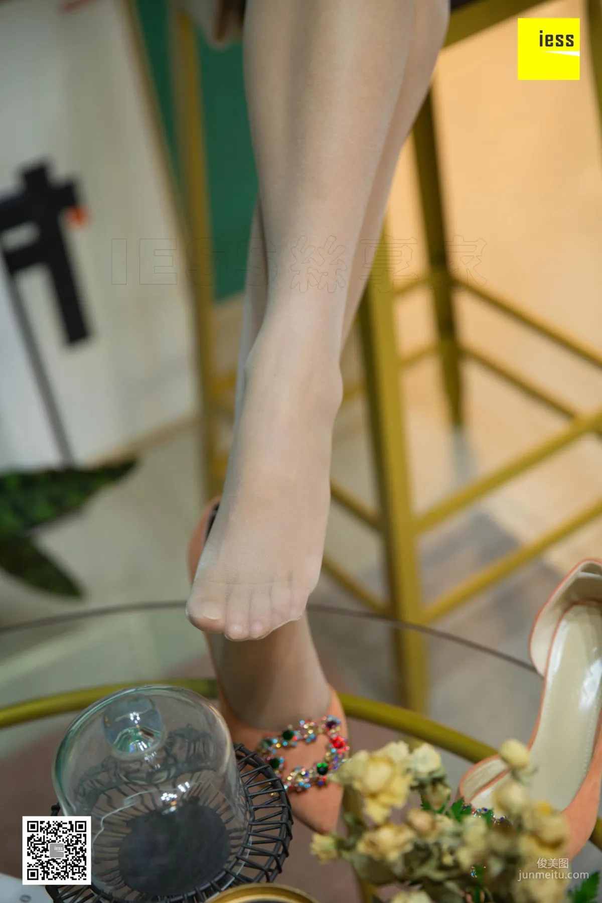 模特婉萍 《婉萍清新感搭配》[異思趣向IESS] 絲襪美腿寫真集 54