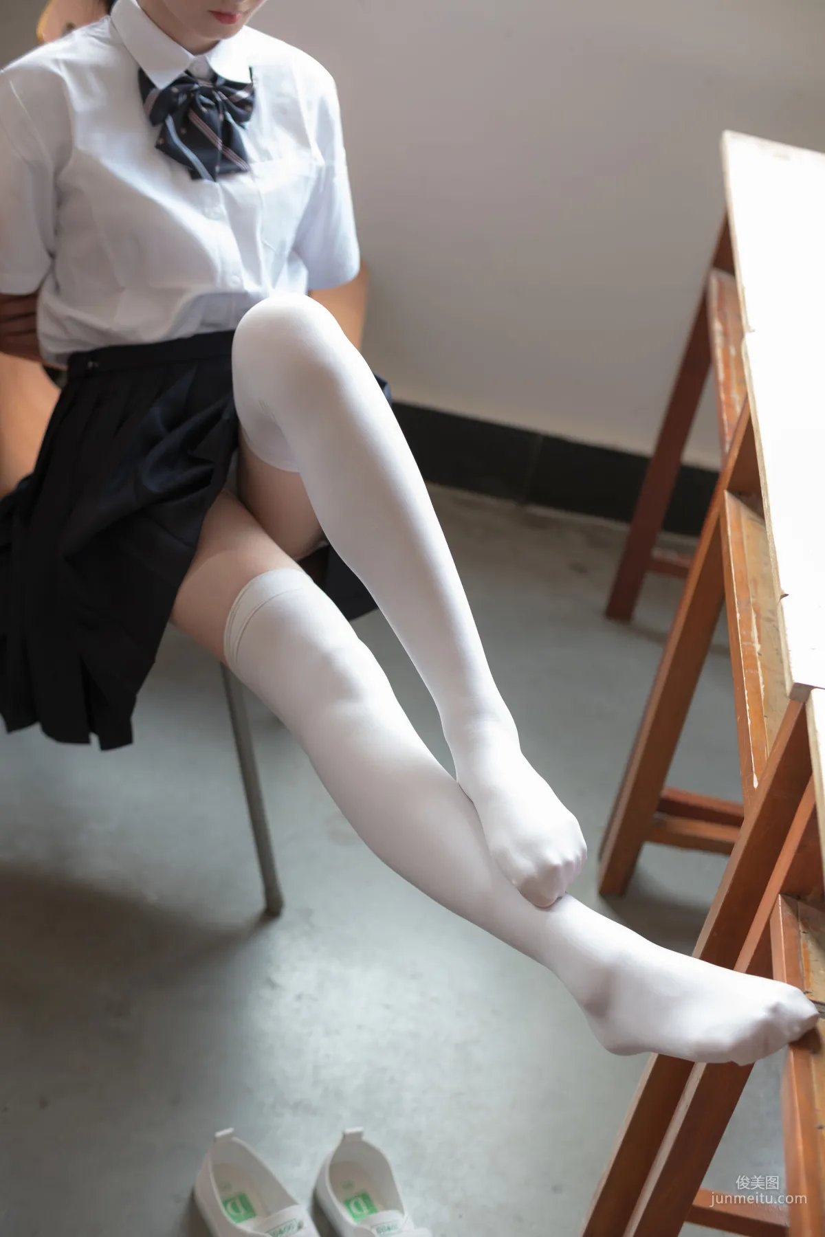 教室里的JK白丝少女 [森萝财团] [BETA-022] 写真集40
