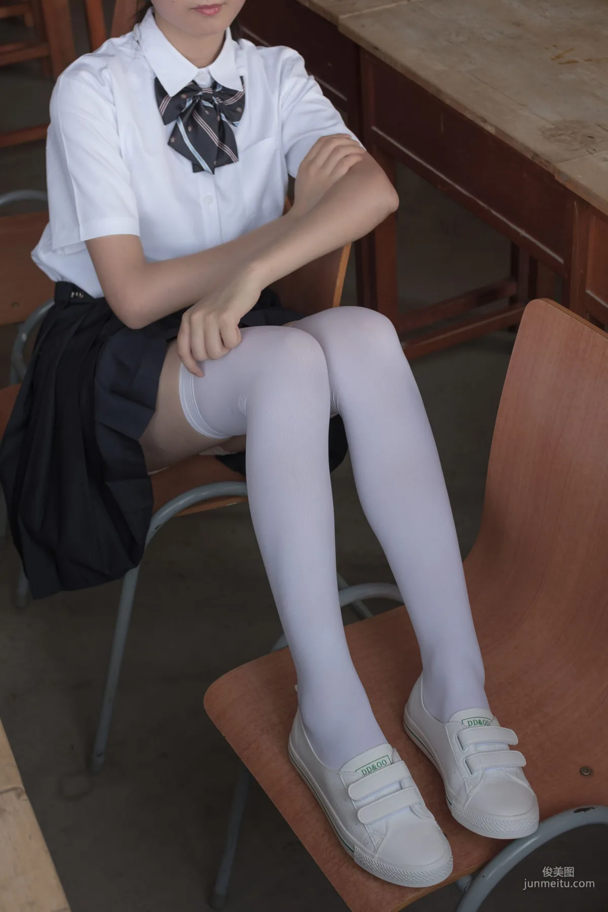 教室里的JK白丝少女 [森萝财团] [BETA-022] 写真集2