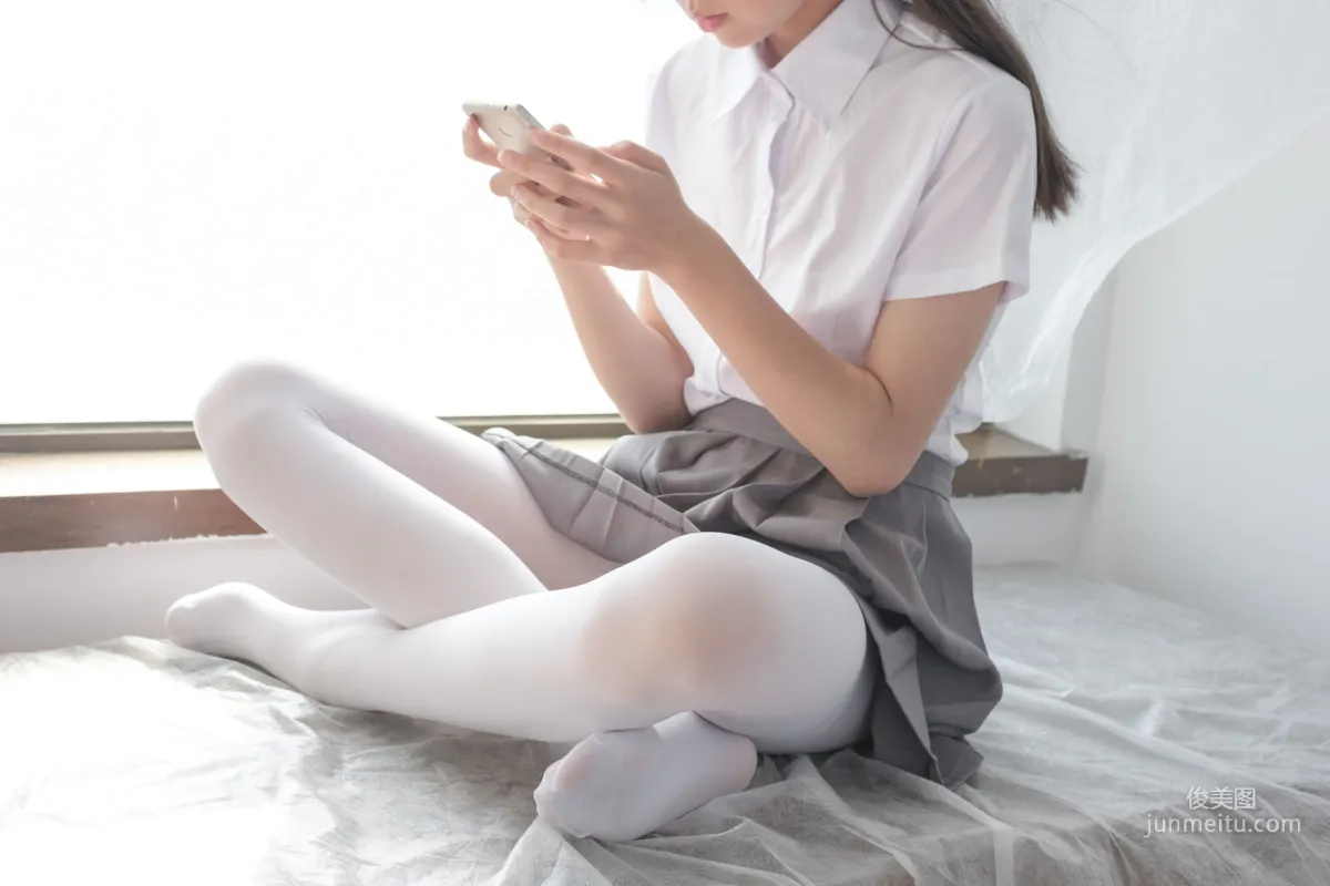 玩手机的白丝少女 [森萝财团] [BETA-029] 写真集29