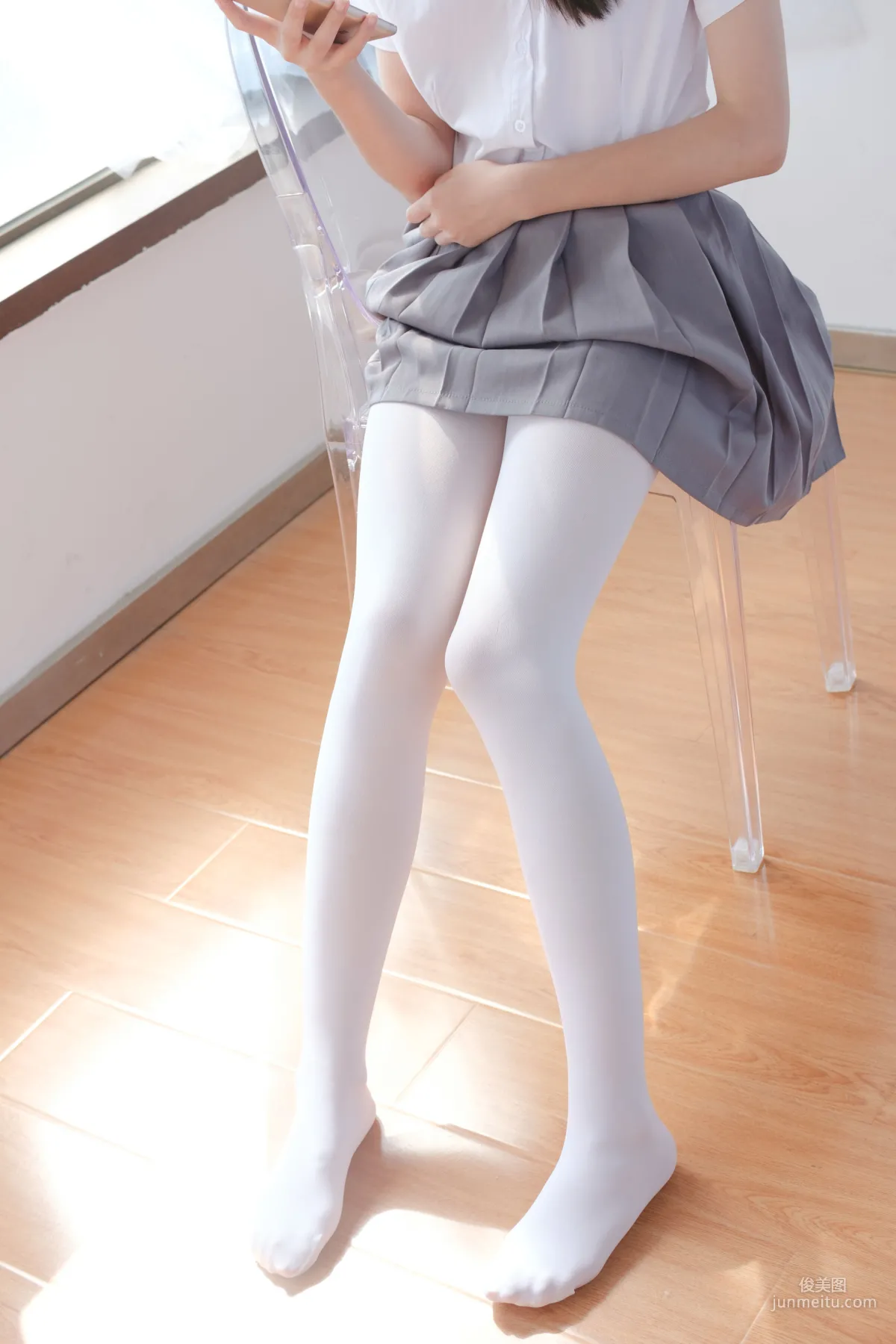 玩手机的白丝少女 [森萝财团] [BETA-029] 写真集15