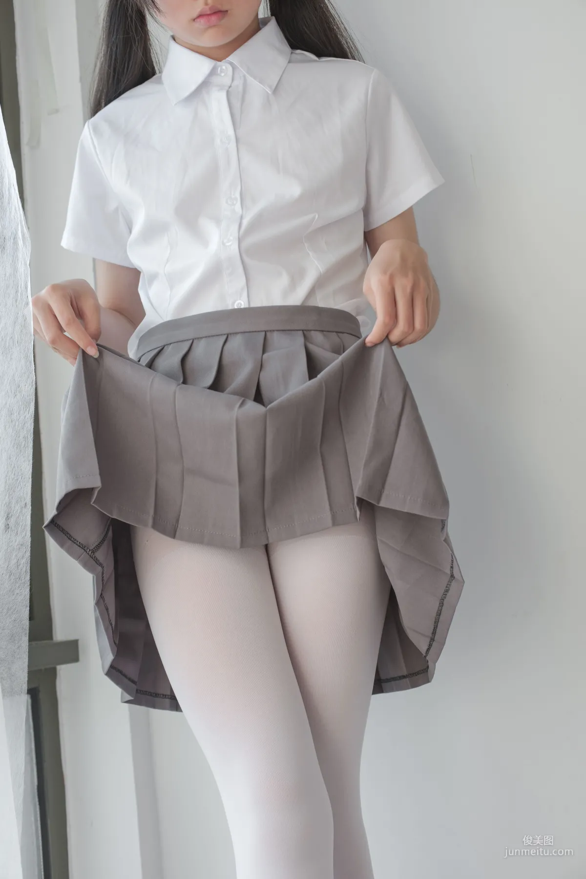 玩手机的白丝少女 [森萝财团] [BETA-029] 写真集88