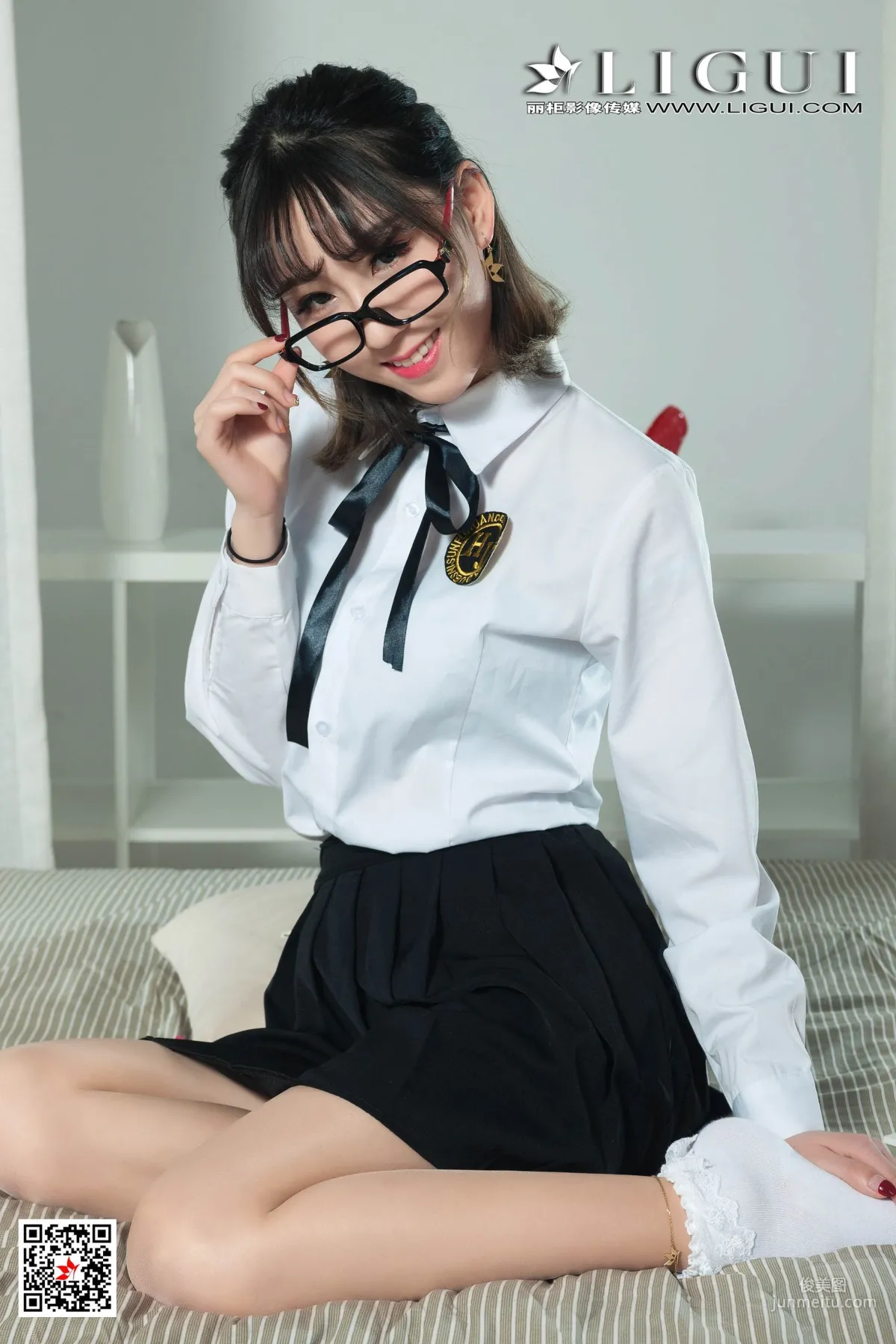 魚妹《短筒襪玉足》[麗櫃Ligui] 網絡麗人 寫真集 7