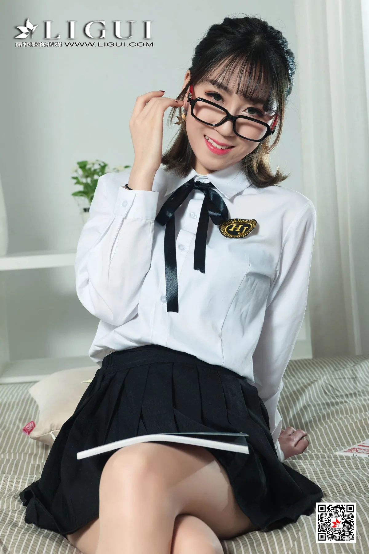 魚妹《短筒襪玉足》[麗櫃Ligui] 網絡麗人 寫真集 28
