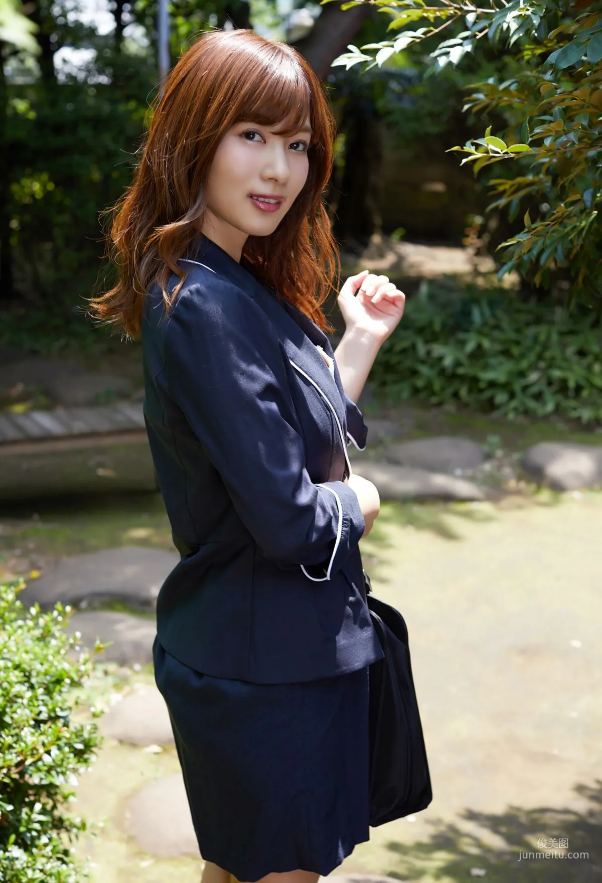 石岡真衣《私だけのお得意様》 [PB] 写真集7