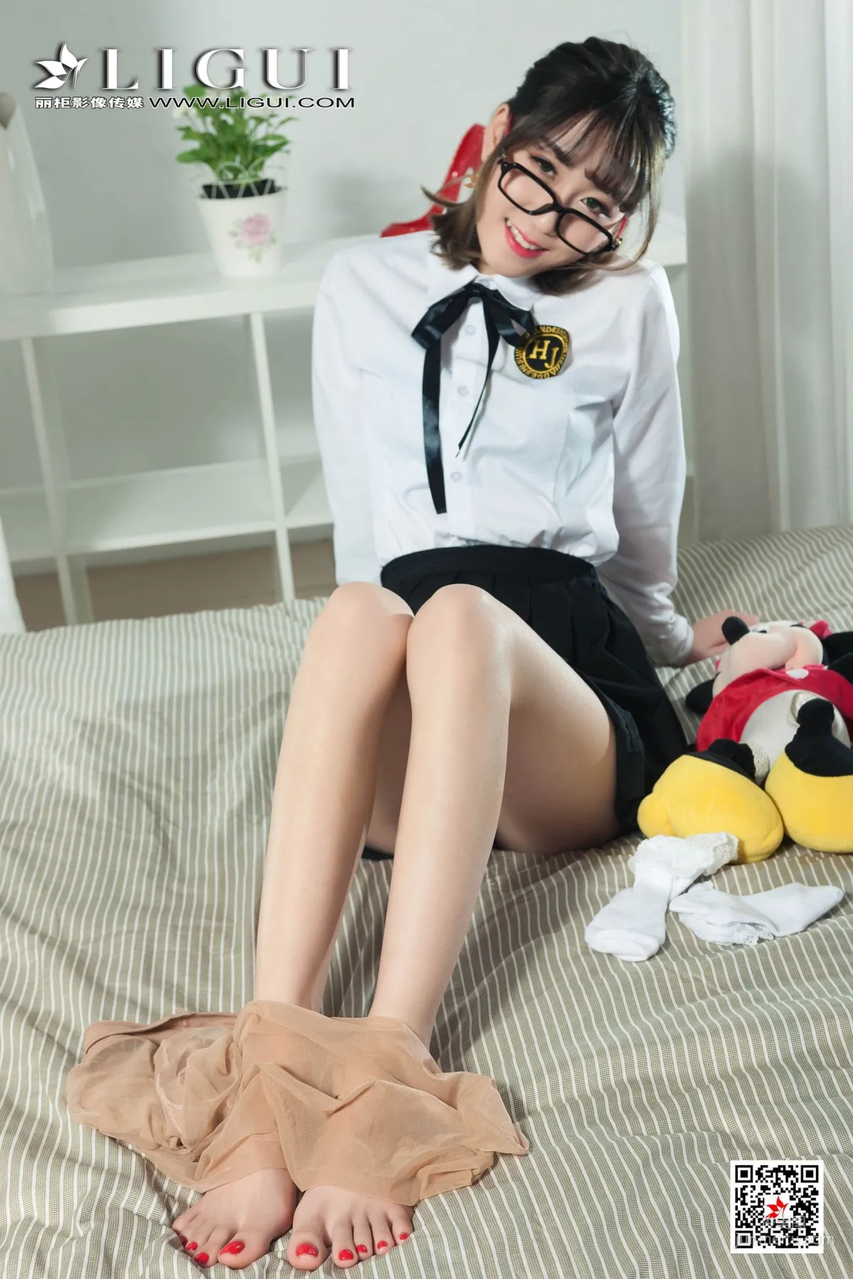 魚妹《短筒襪玉足》[麗櫃Ligui] 網絡麗人 寫真集 27
