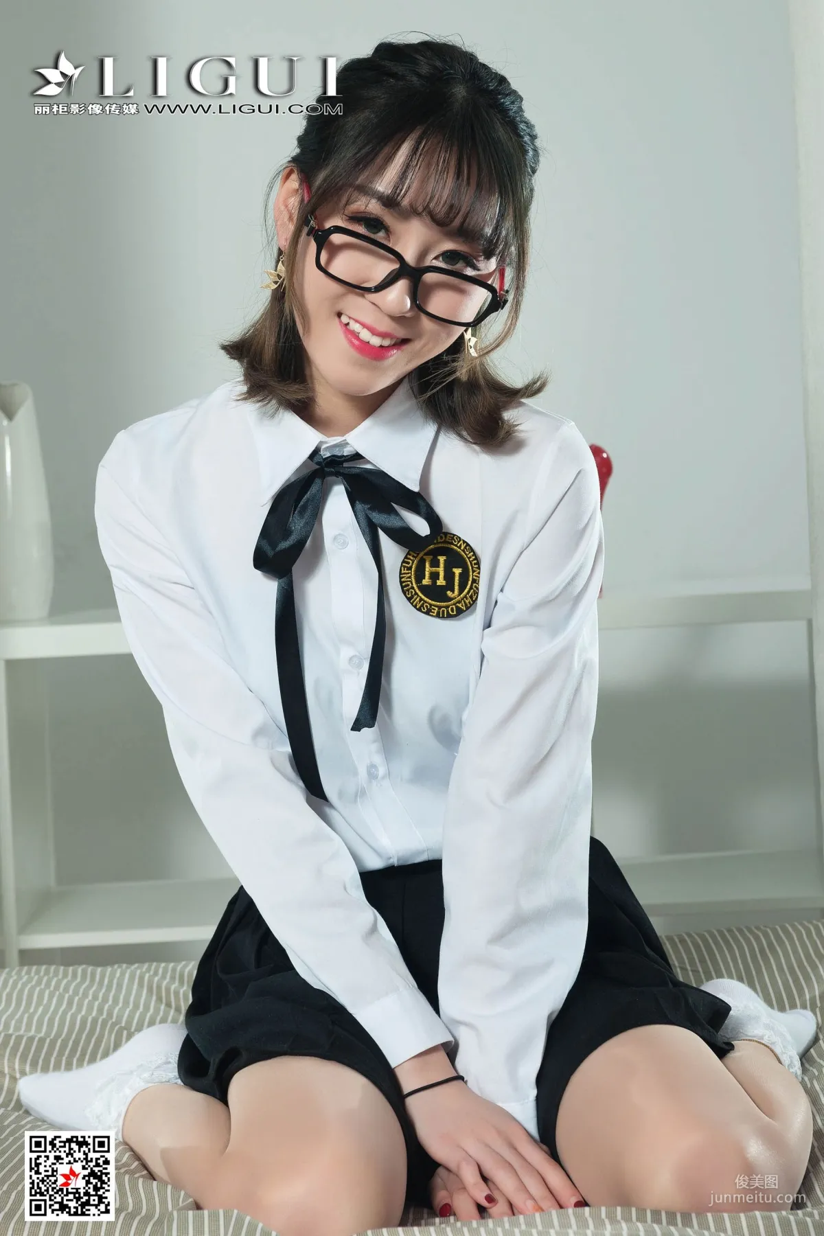 魚妹《短筒襪玉足》[麗櫃Ligui] 網絡麗人 寫真集 48