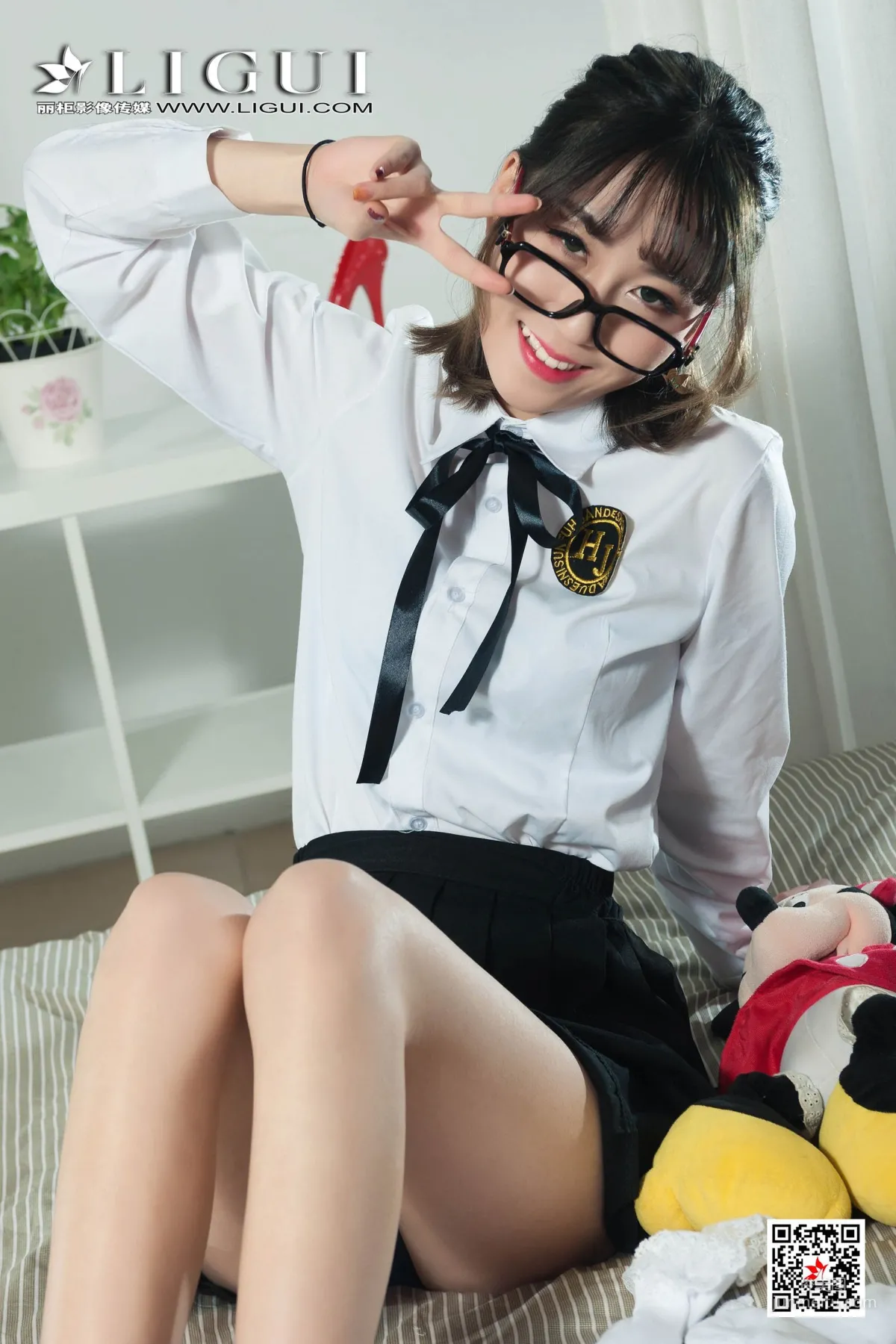 魚妹《短筒襪玉足》[麗櫃Ligui] 網絡麗人 寫真集 43