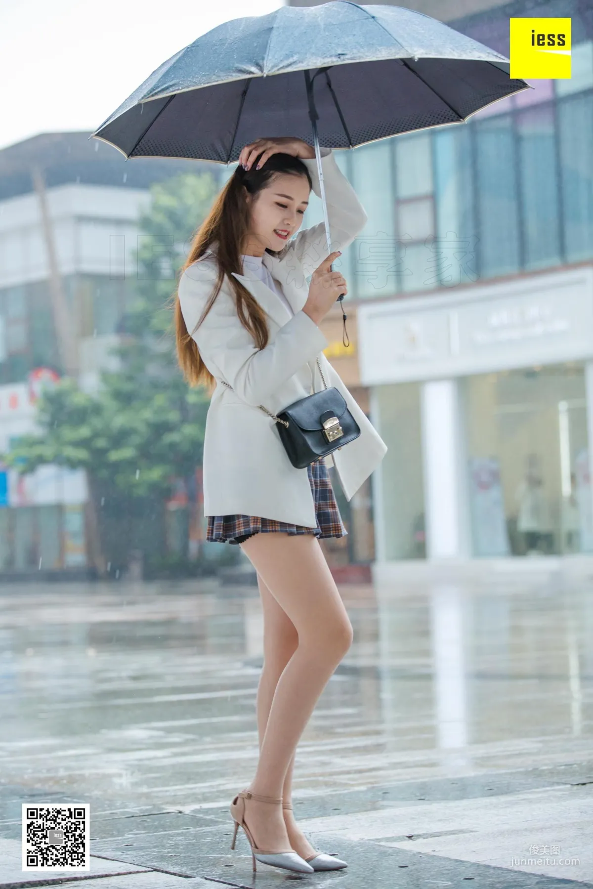 模特九妹 《雨中漫步》街拍美腿 [異思趣向IESS] 4
