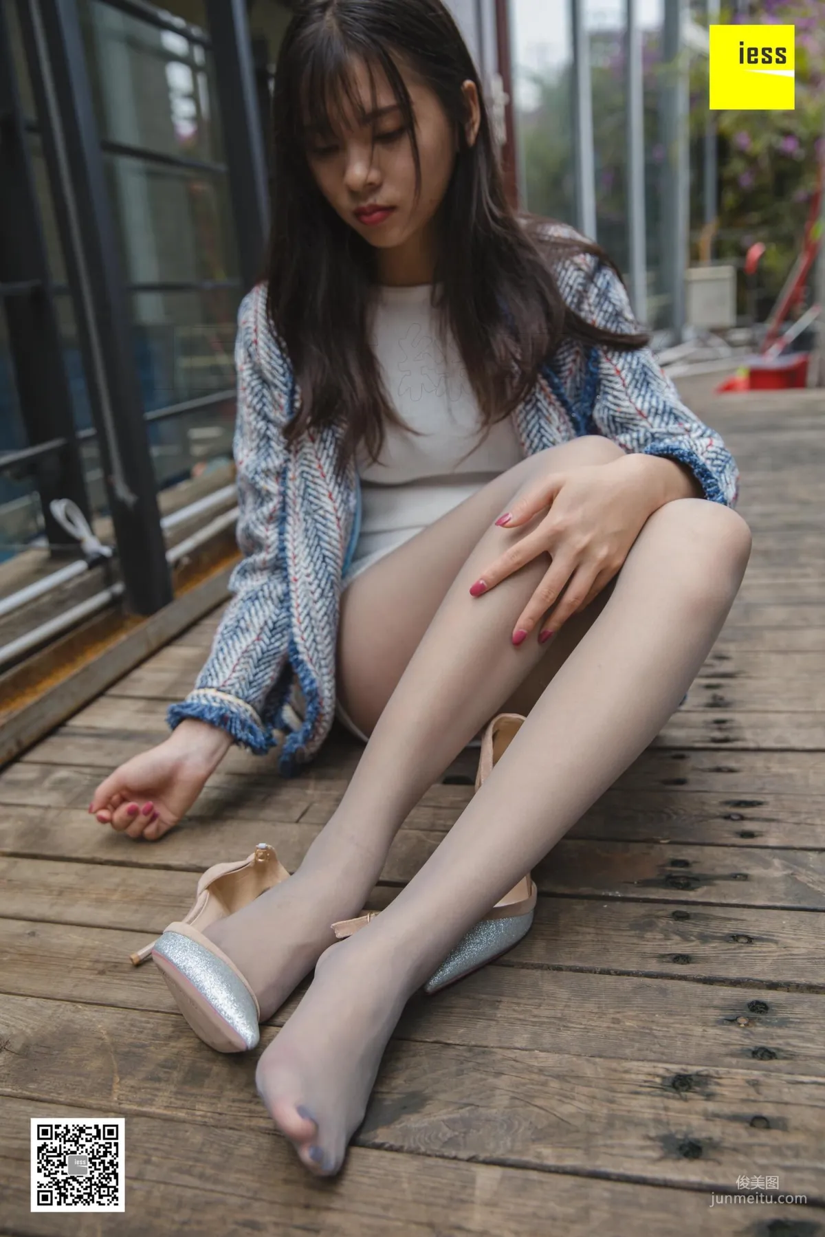 模特七七 《小香風街拍》灰絲美腿 [異思趣向IESS] 寫真集 22