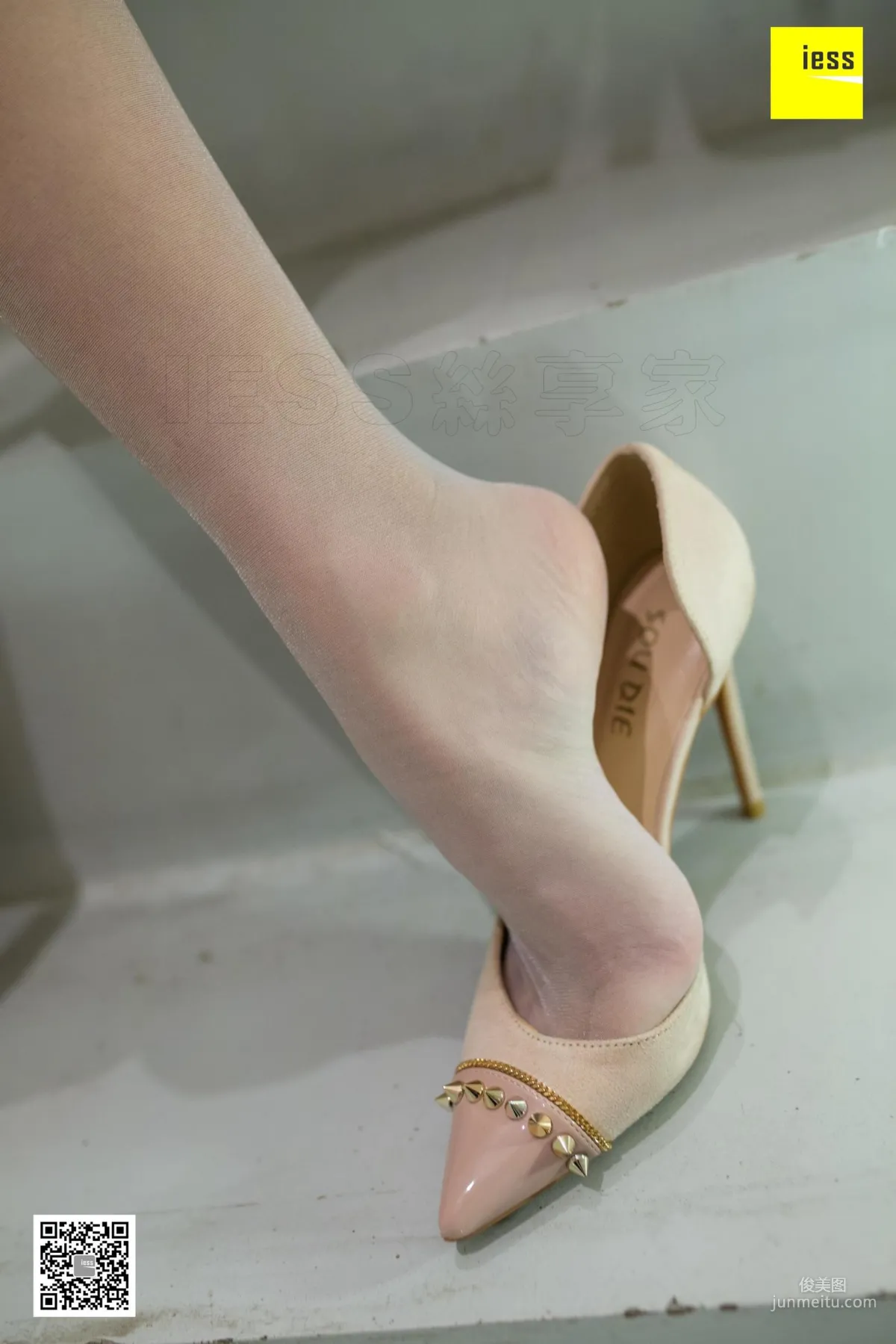模特婉萍 《婉萍白色羽絨服》絲足美腿 [異思趣向IESS] 寫真集 52