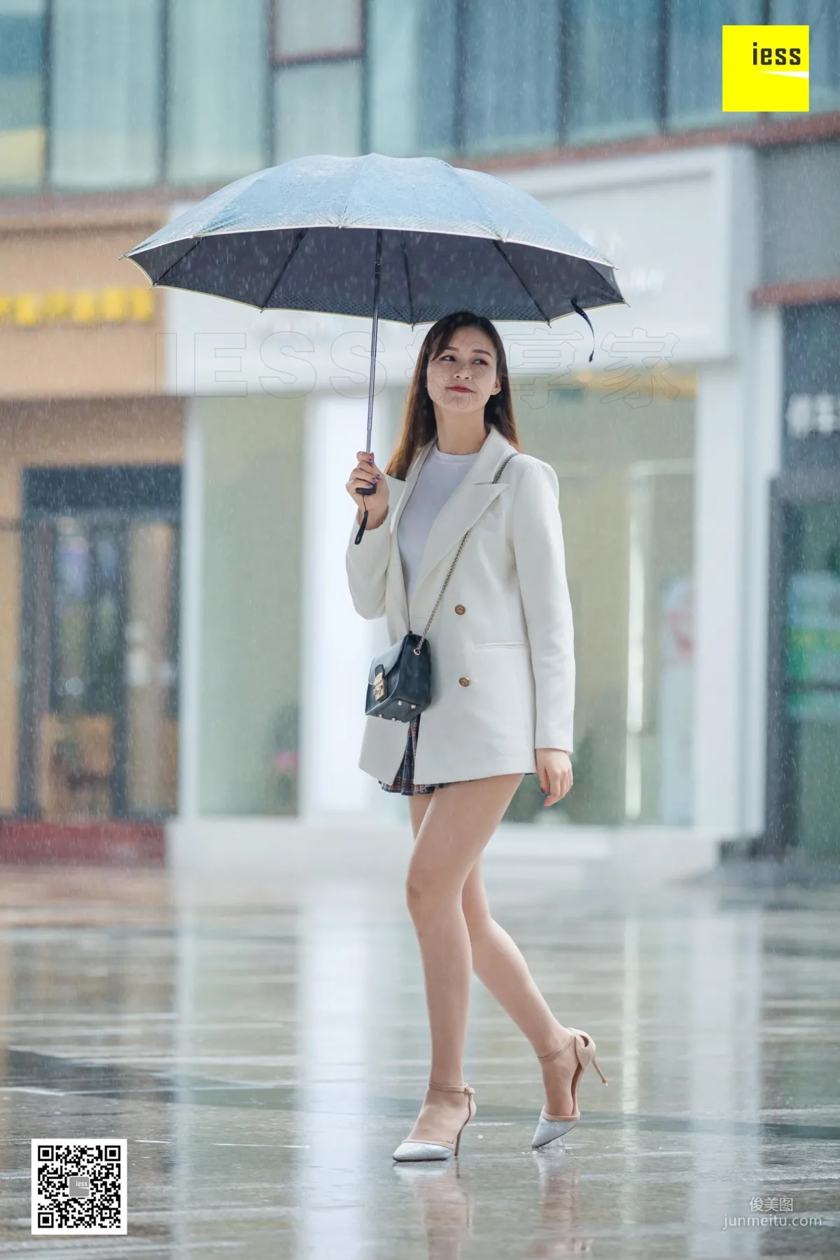 模特九妹 《雨中漫步》街拍美腿 [異思趣向IESS] 45