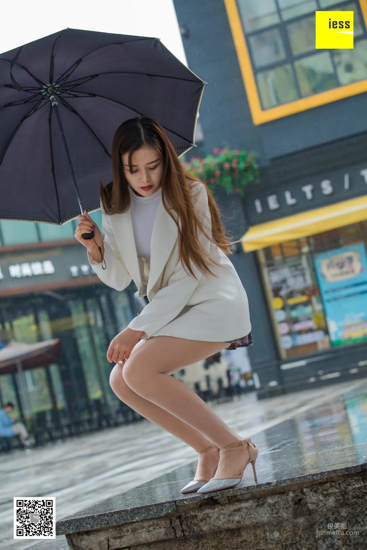 模特九妹 《雨中漫步》街拍美腿 [異思趣向IESS] 21