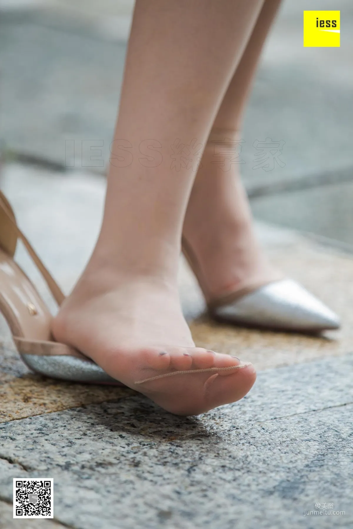 模特九妹 《雨中漫步》街拍美腿 [異思趣向IESS] 37
