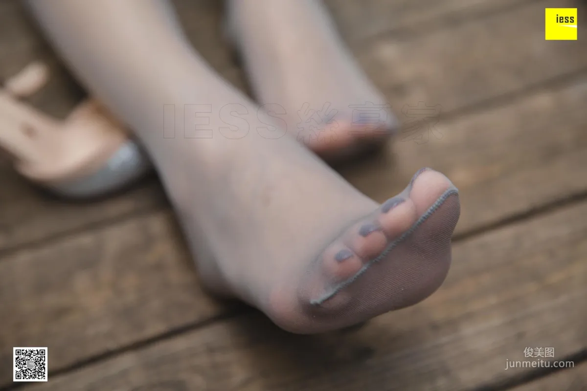 模特七七 《小香風街拍》灰絲美腿 [異思趣向IESS] 寫真集 32