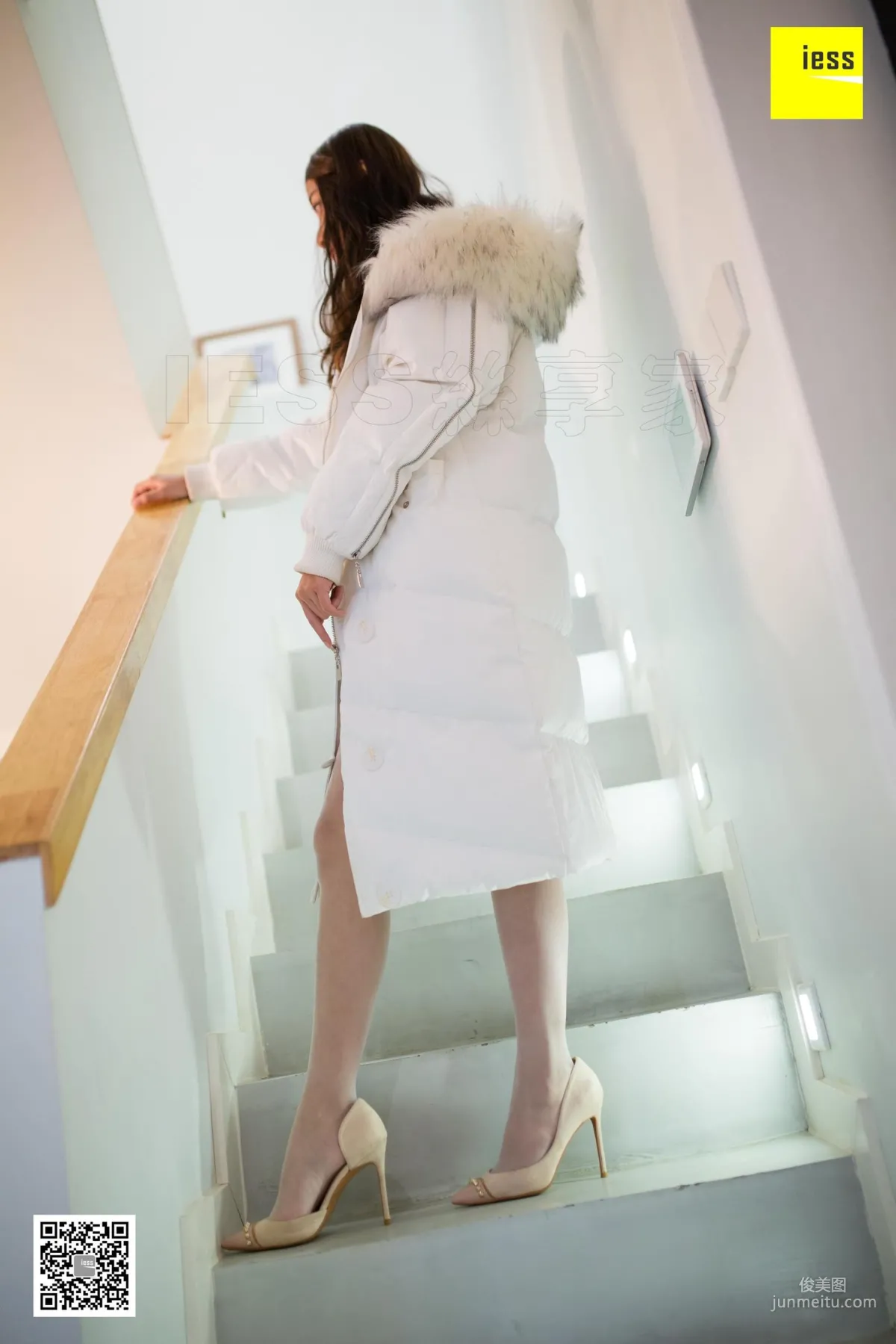 模特婉萍 《婉萍白色羽絨服》絲足美腿 [異思趣向IESS] 寫真集 30