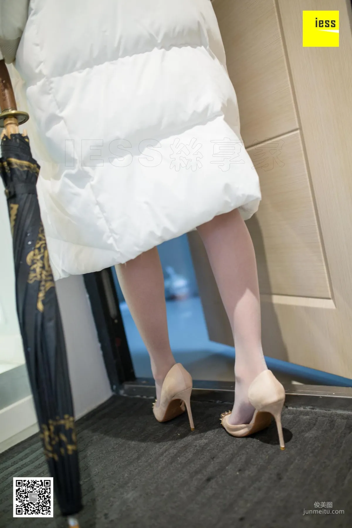 模特婉萍 《婉萍白色羽絨服》絲足美腿 [異思趣向IESS] 寫真集 8