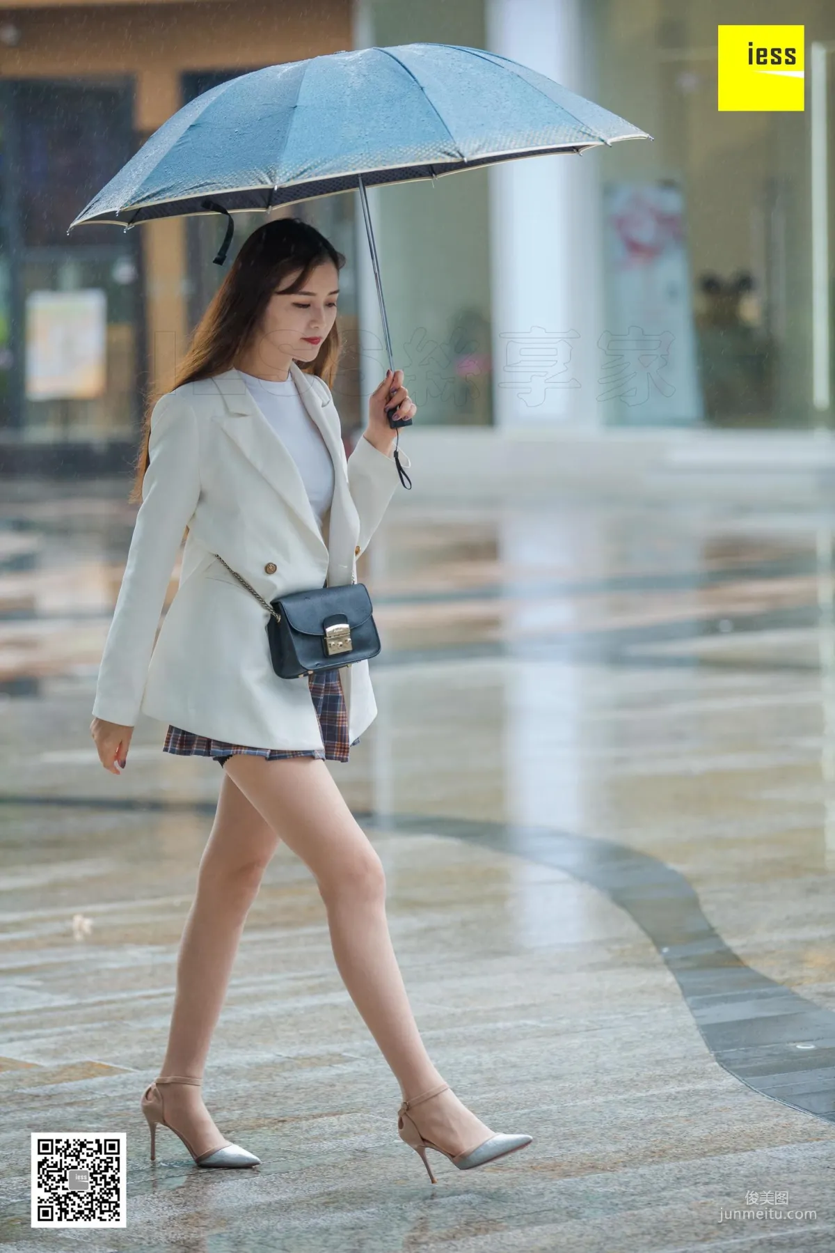 模特九妹 《雨中漫步》街拍美腿 [異思趣向IESS] 26
