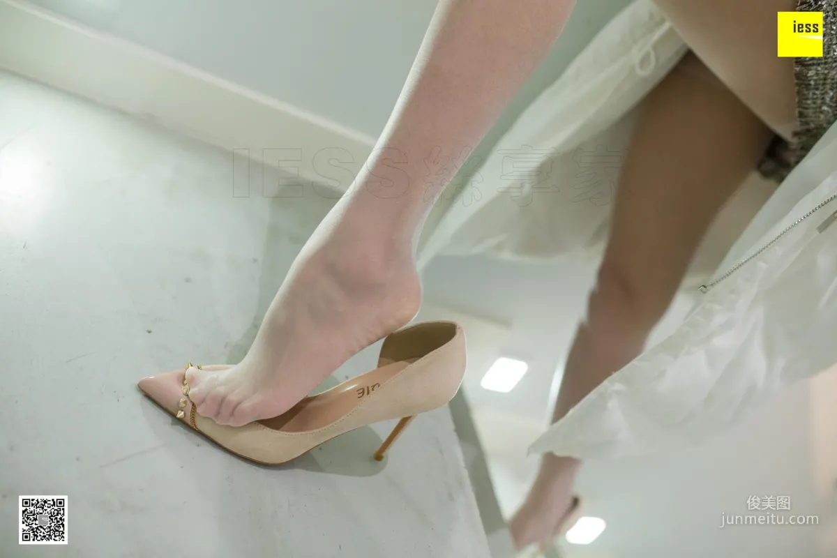 模特婉萍 《婉萍白色羽絨服》絲足美腿 [異思趣向IESS] 寫真集 88