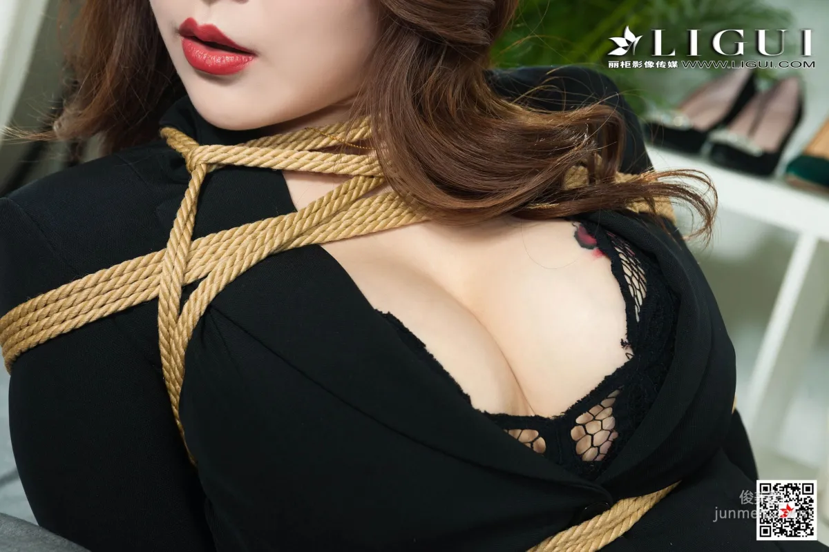 文靜《肉絲襪美腿OL捆綁繩藝》 [麗櫃美束Ligui] 寫真集 23