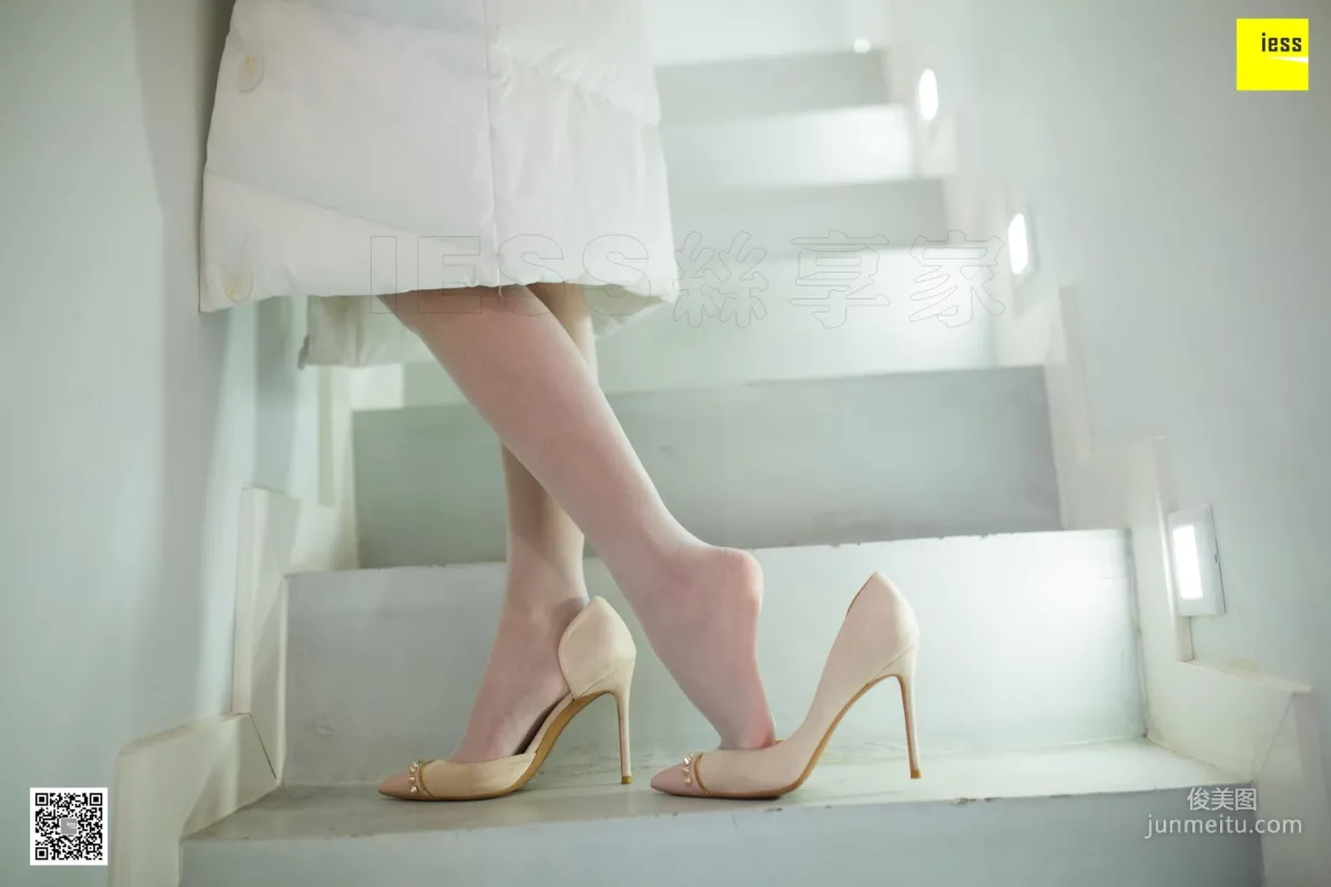 模特婉萍 《婉萍白色羽絨服》絲足美腿 [異思趣向IESS] 寫真集 37