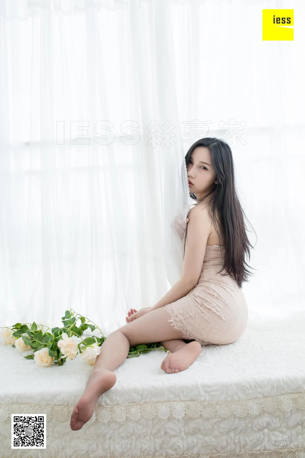 模特文欣 《蕾絲小裙》灰絲美足 [異思趣向IESS] 寫真集 93