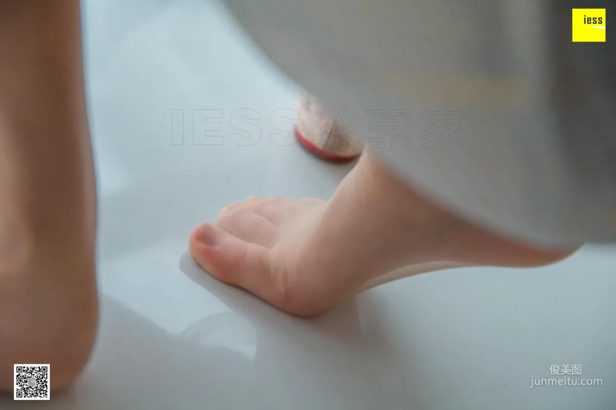 模特姗姗 《姗姗的透明平底鞋》絲足美腳 [異思趣向IESS] 寫真集 37