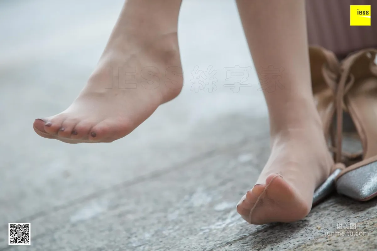 模特九妹 《雨中漫步》街拍美腿 [異思趣向IESS] 74