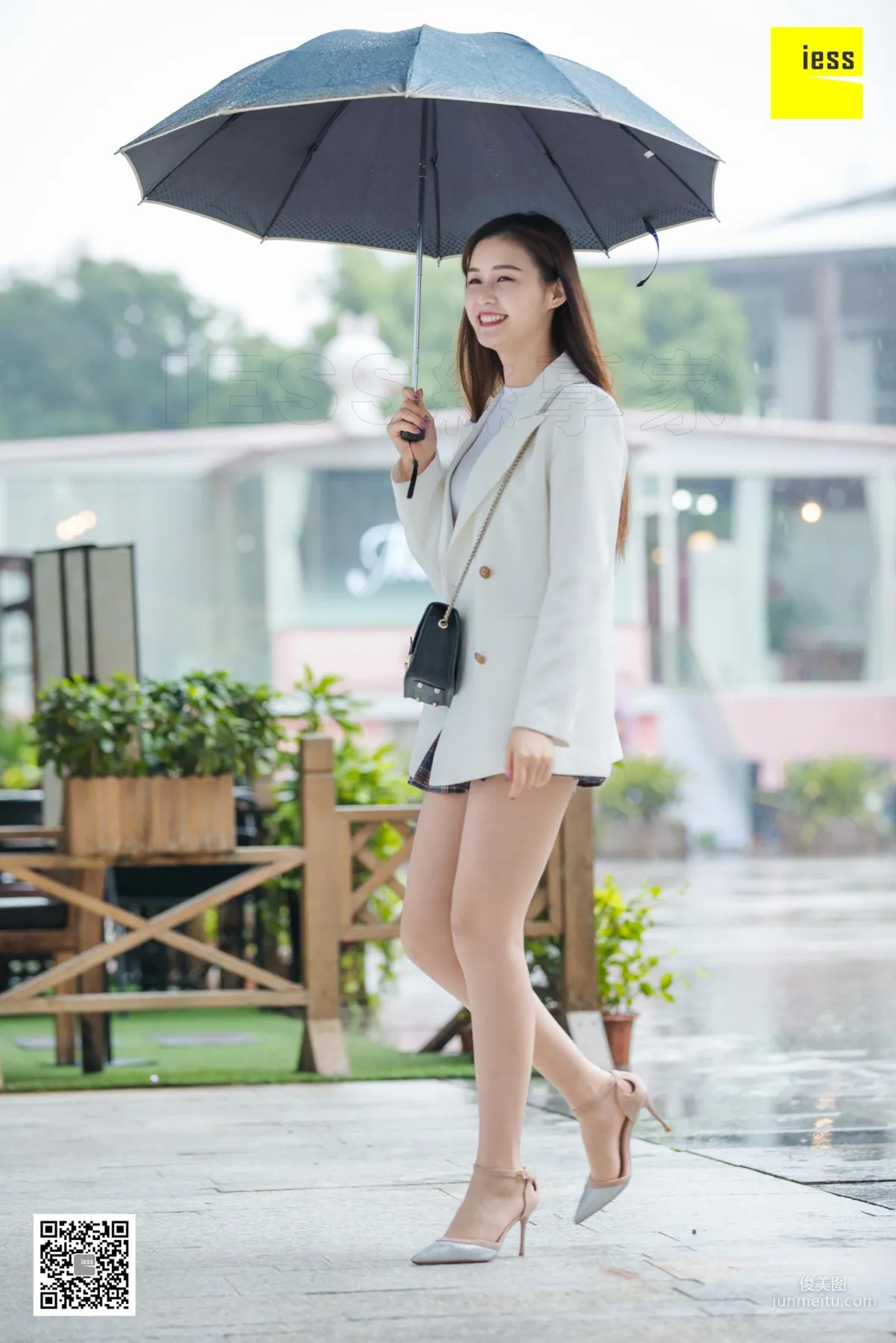 模特九妹 《雨中漫步》街拍美腿 [異思趣向IESS] 78
