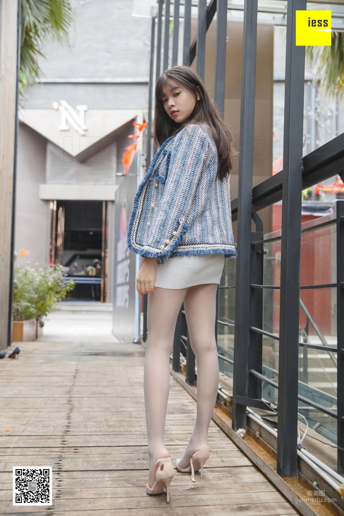 模特七七 《小香風街拍》灰絲美腿 [異思趣向IESS] 寫真集 64