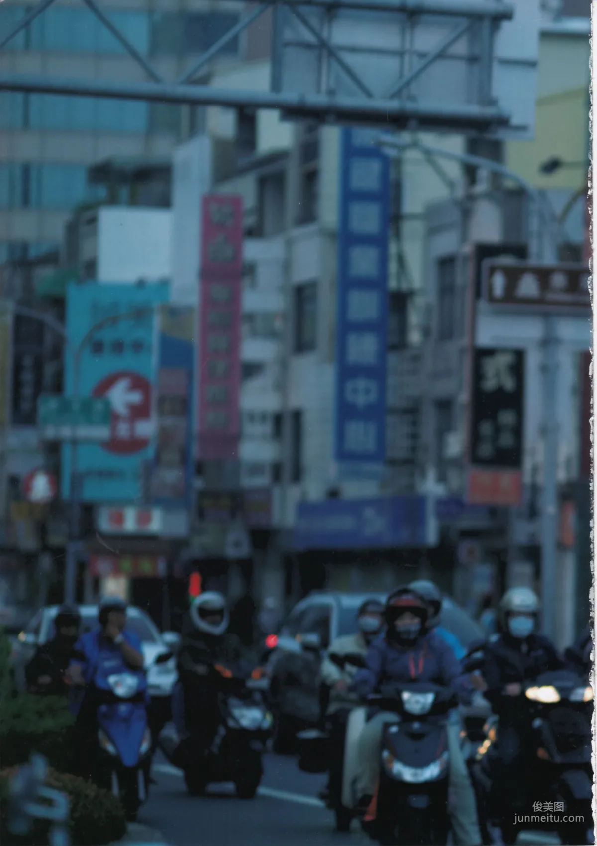 高橋朱裡 《曖昧な自分》 寫真集 9